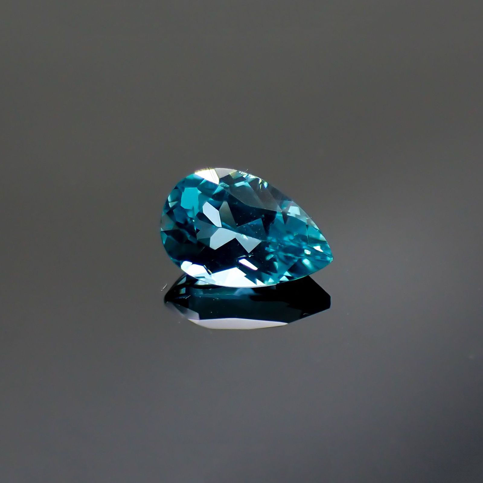 アパタイト(宝石名アパタイト) マダガスカル産 0.75ct 識別済[211013524]7.3×4.8mm前後