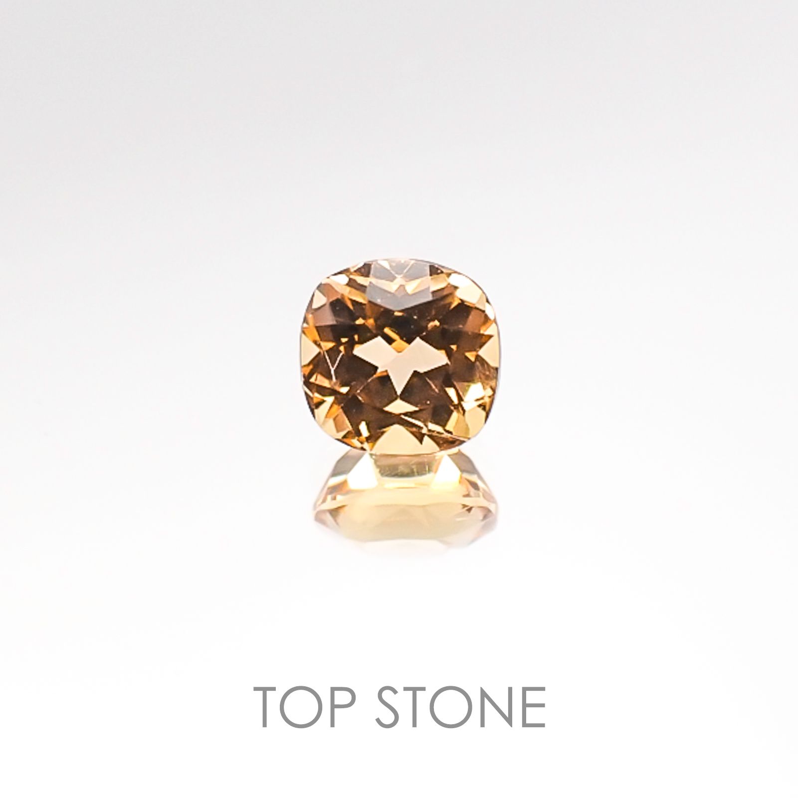 インペリアルトパーズ ブラジル産 ルース 0.61ct[20106511]4.7×4.6mm前後