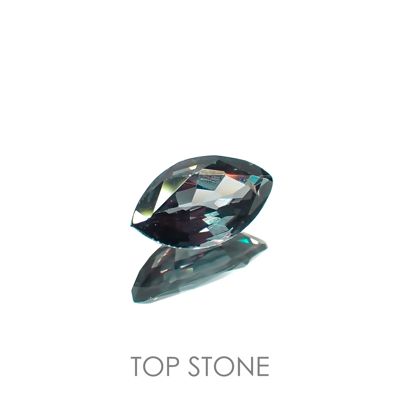 カラーチェンジガーネット アレキタイプ(宝石名ガーネット)マダガスカル・ベキリー産 0.73ct 識別済[221219612]7.8x4.4mm前後