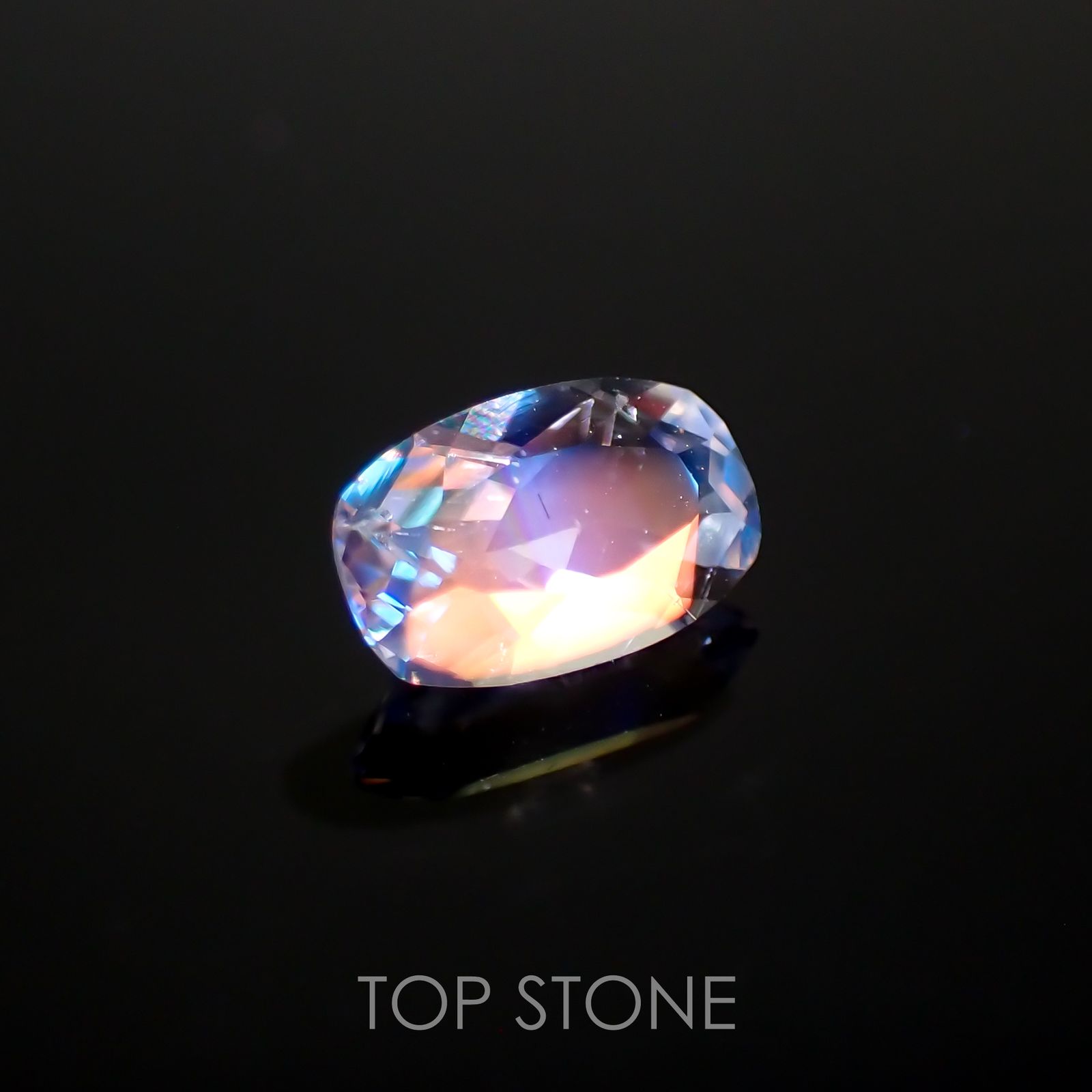 レインボームーンストーン(宝石名ラブラドライト)マダガスカル産 0.5ct 識別済[211113743]6.5x4.1mm前後