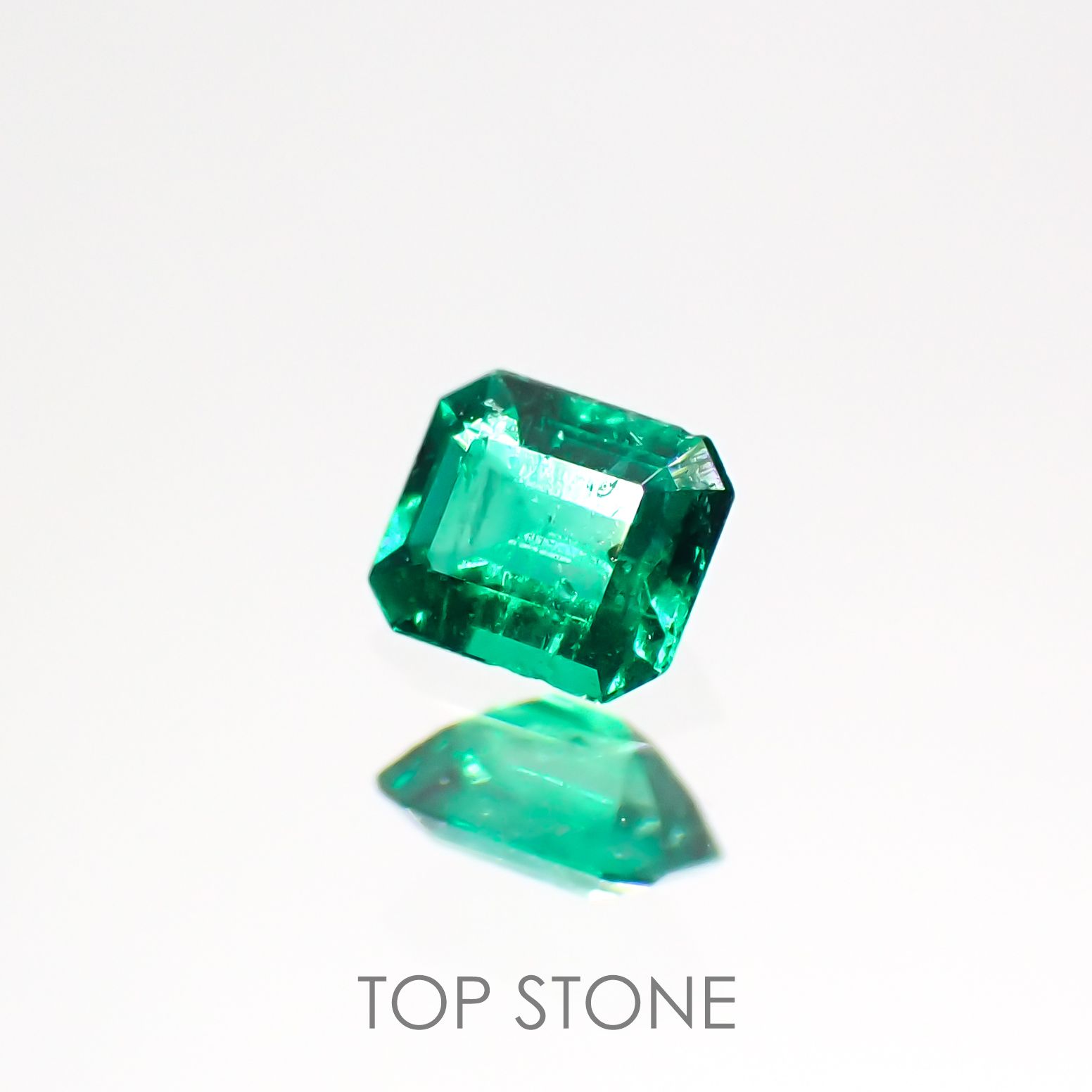 エメラルド(宝石名エメラルド) コロンビア産 0.085ct 識別済[201912838]2.9×2.5mm前後