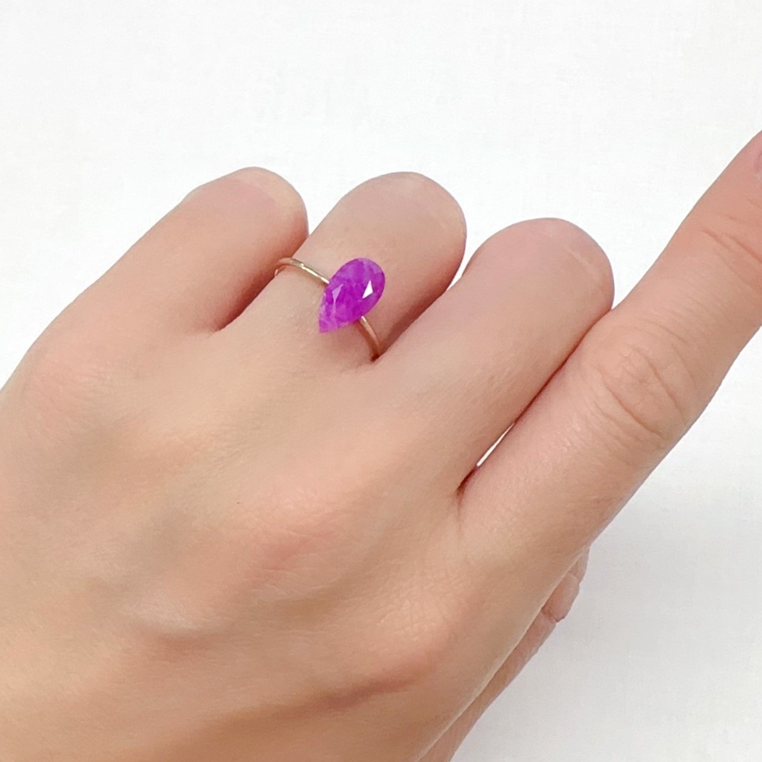 ピンクスギライト 南アフリカ産 1.29ct[240327012]11x6mm前後