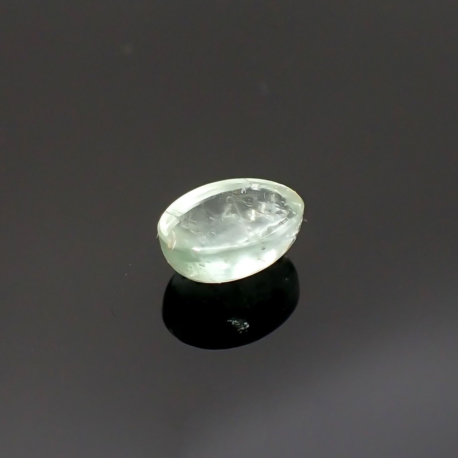 バナジウムコーネルピン(宝石名コーネルピン)タンザニア・タンガ州産 識別済 1.17ct / 6.9x5.1mm前後 [260815567]
