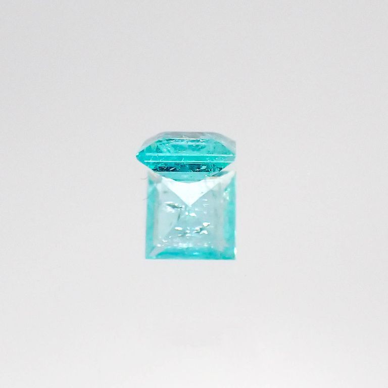 パライバトルマリン(宝石名トルマリン/別名パライバ・トルマリン)ブラジル産 0.252ct ソ付(宝貴協)[220817269]3.95x3.93mm前後