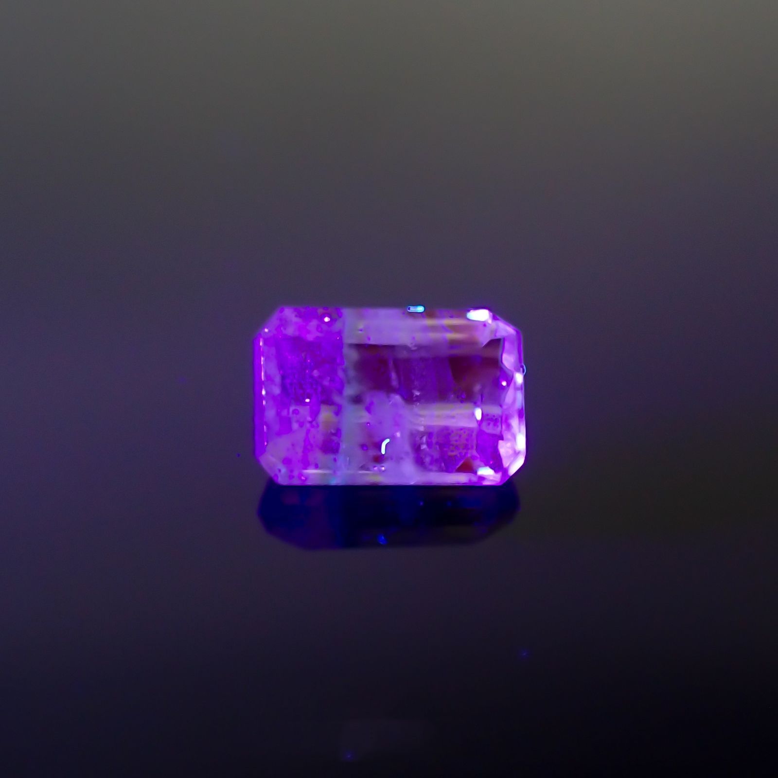 バイカラーツァボライト(宝石名グリーン グロッシュラー・ガーネット) タンザニア産 0.89ct 識別済[231225108]6.5×4.3mm前後