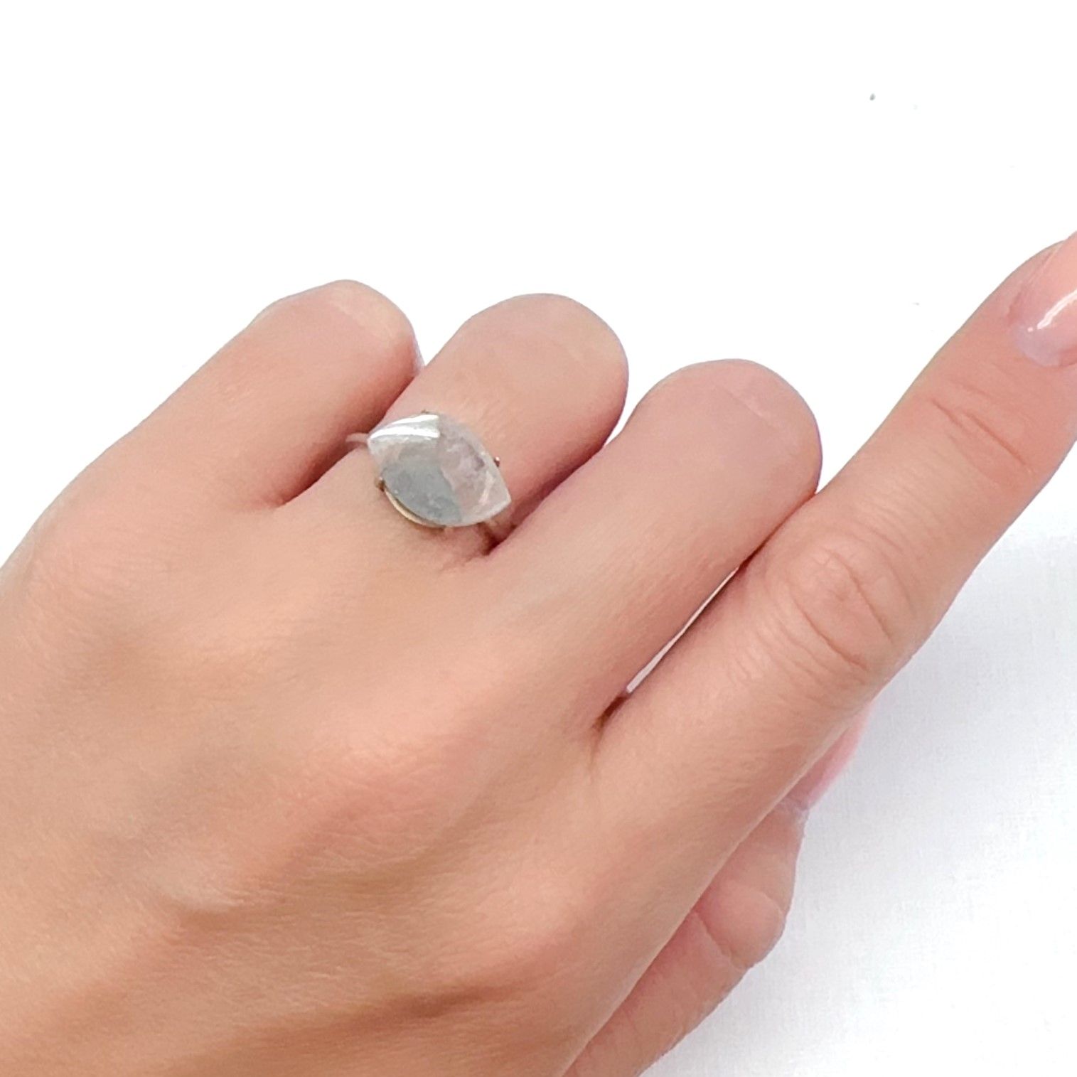 ◇フリーフォーム◇パライバクォーツ ブラジル産 3.11ct[240527405]14x9mm前後