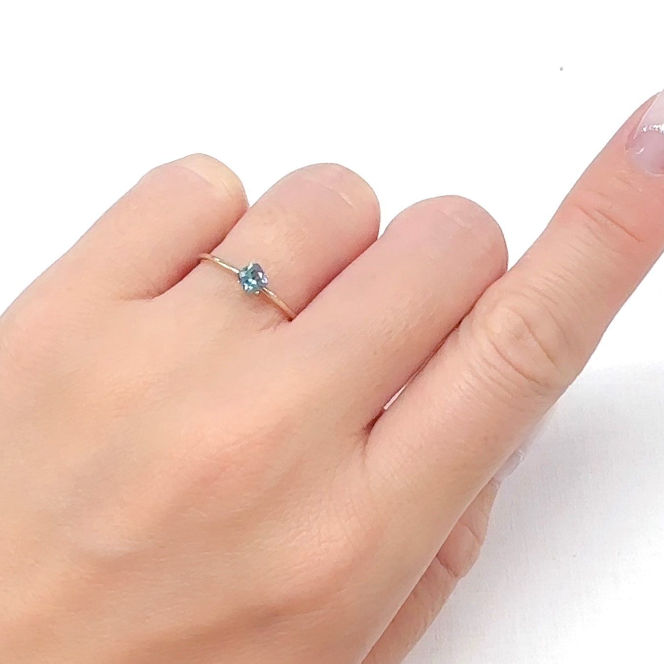 ブルーグリーンコーネルピン(宝石名ブルーグリーン・コーネルピン)タンザニア産 0.21ct 識別済[240527682]3.6x3.6mm前後