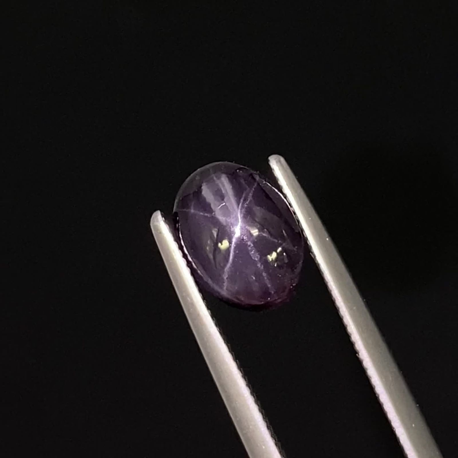 スタースピネル スリランカ産 2.33ct / 8.3x6.3mm前後 [240527530