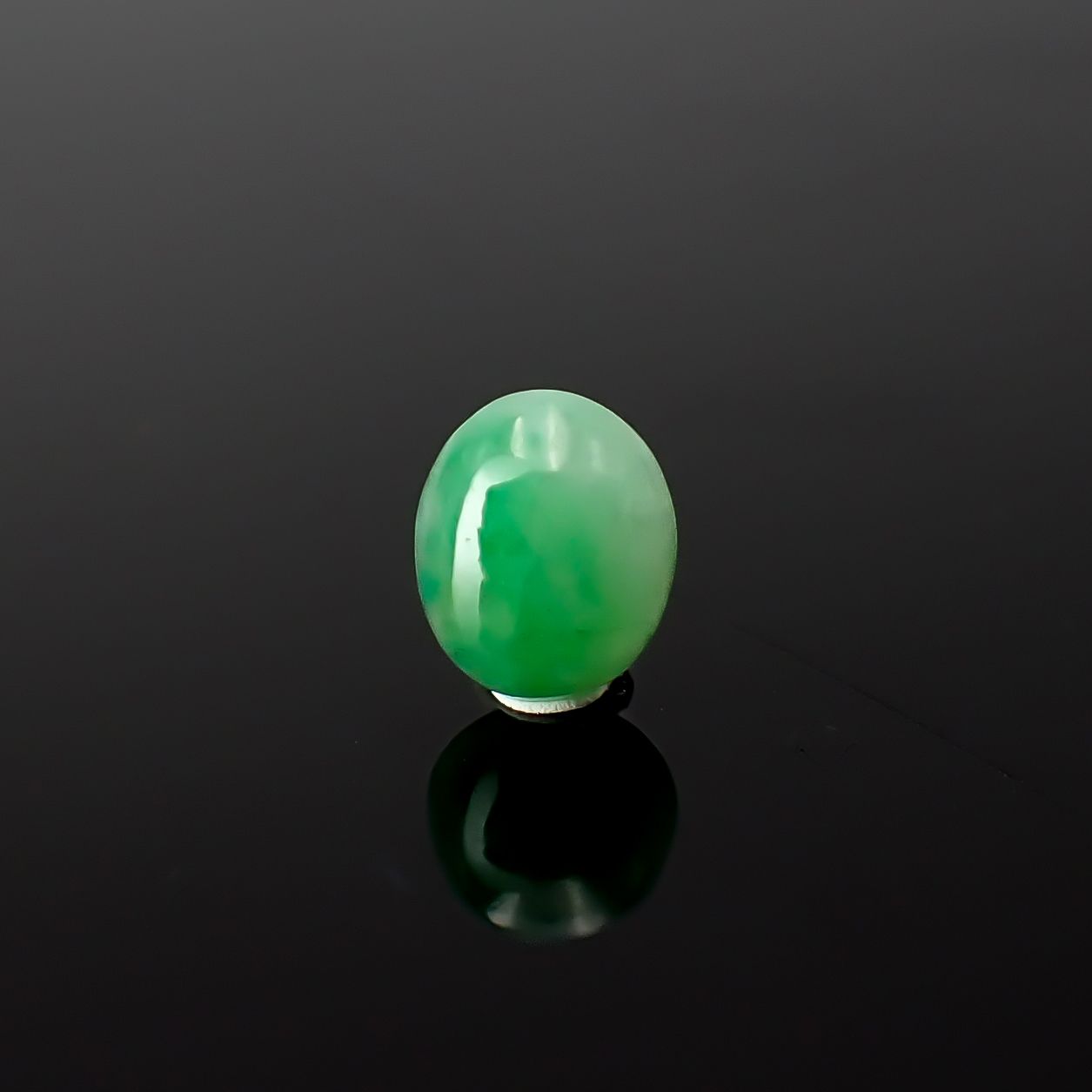 翡翠 ビルマ産 0.84ct / 6.4x5.3mm前後 [260532112]