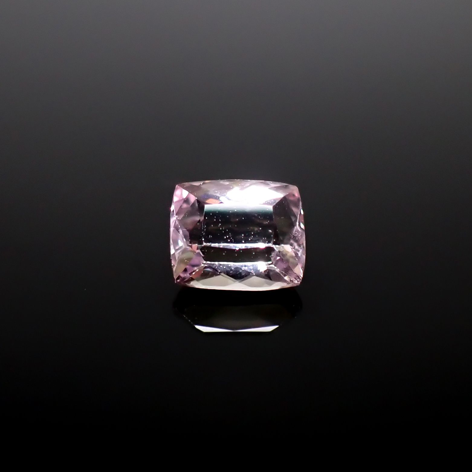 ピンクゾイサイト(宝石名ピンク・ゾイサイト)タンザニア産 0.921ct ソ付(彩珠)[241129501]6x5mm前後