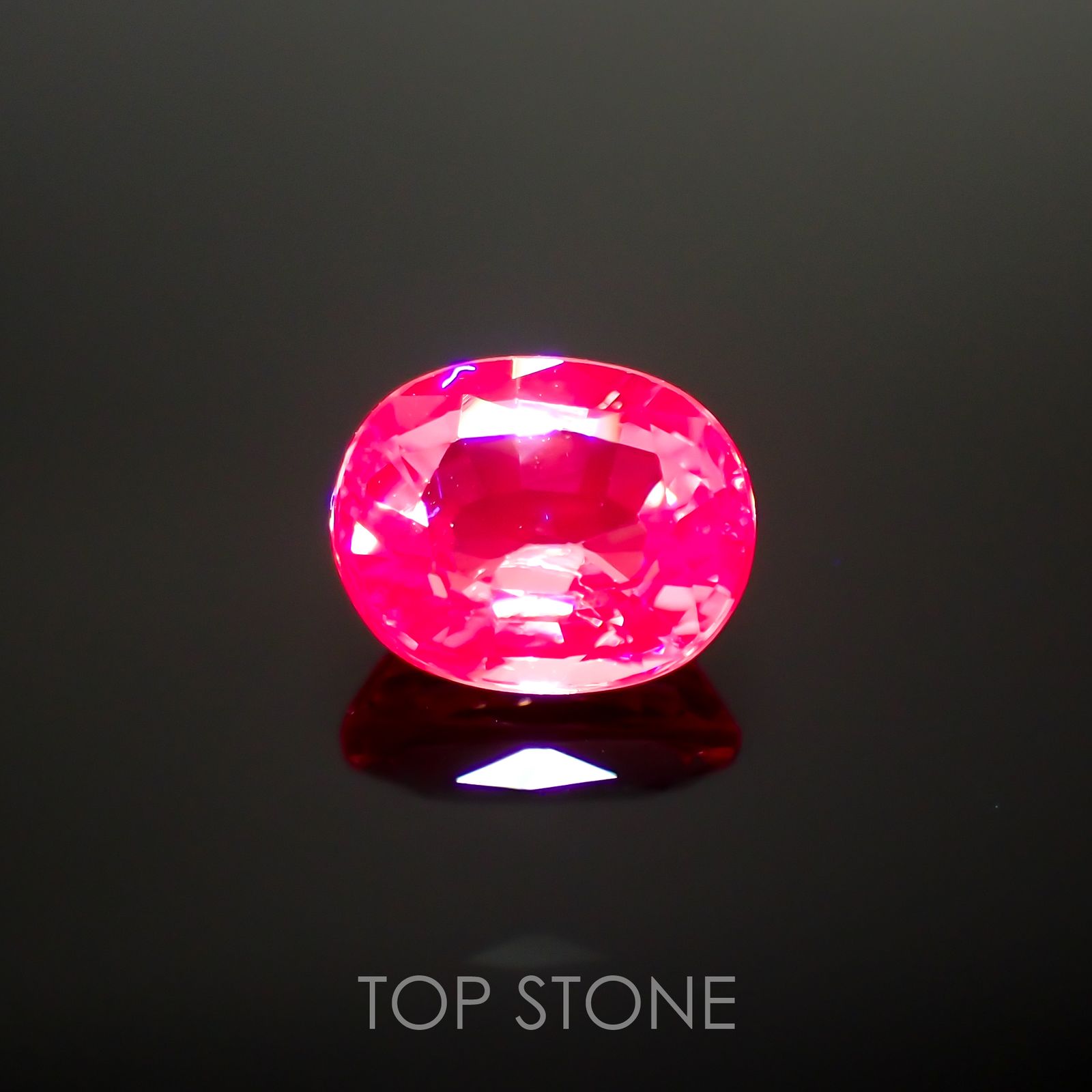 ピンクスピネル(宝石名ピンク・スピネル)タンザニア産 1.072ct ソ付(彩珠)[220817265]6.7x5.4mm前後