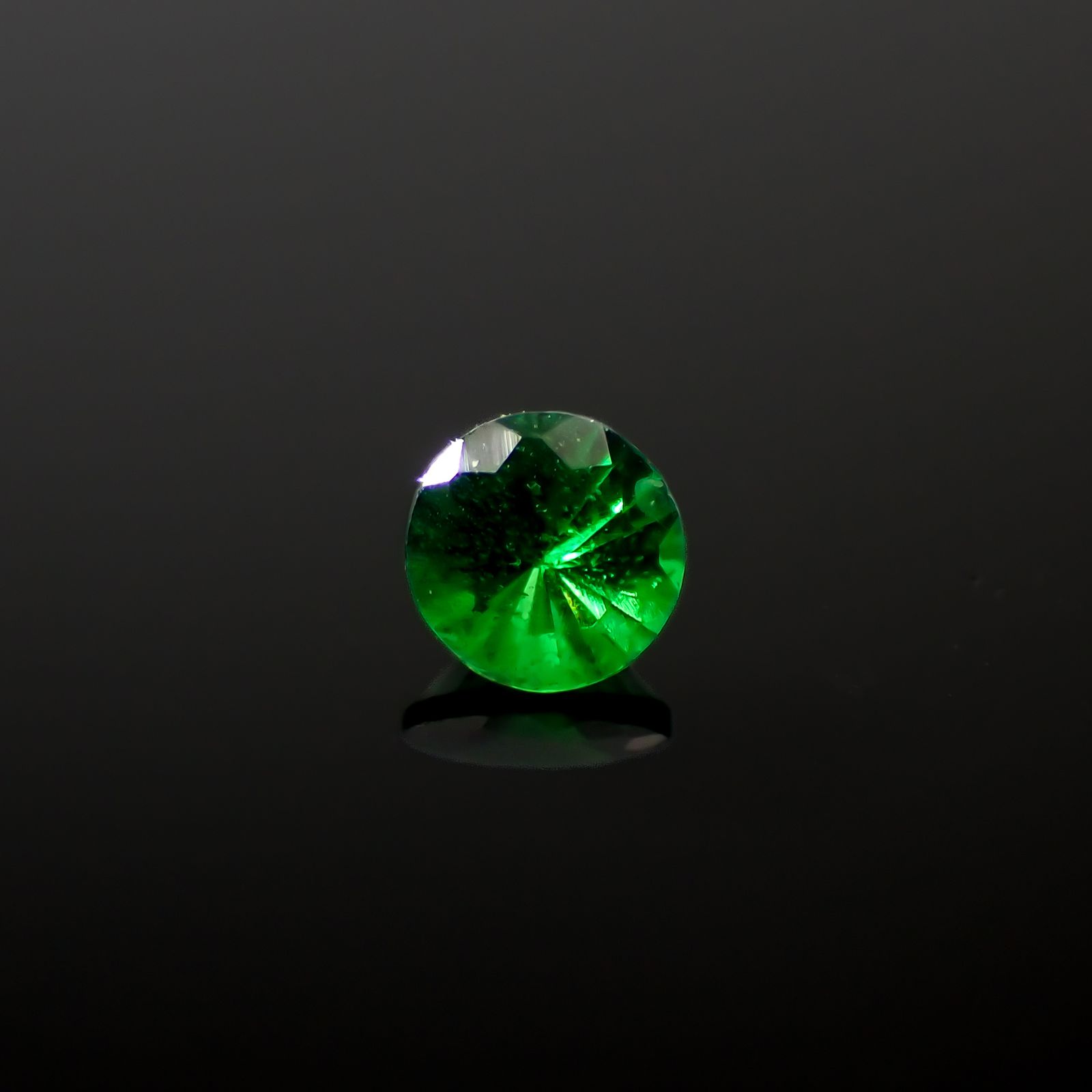 ツァボライト(宝石名グリーン グロッシュラー・ガーネット)タンザニア産 0.12ct 識別済[240226089]3x3mm前後