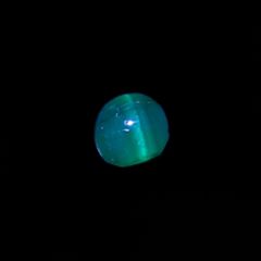 エメラルドキャッツアイ(宝石名エメラルド・キャッツアイ) コロンビア産 0.985ct ソ付(彩珠)[210711664]5.5×5mm前後