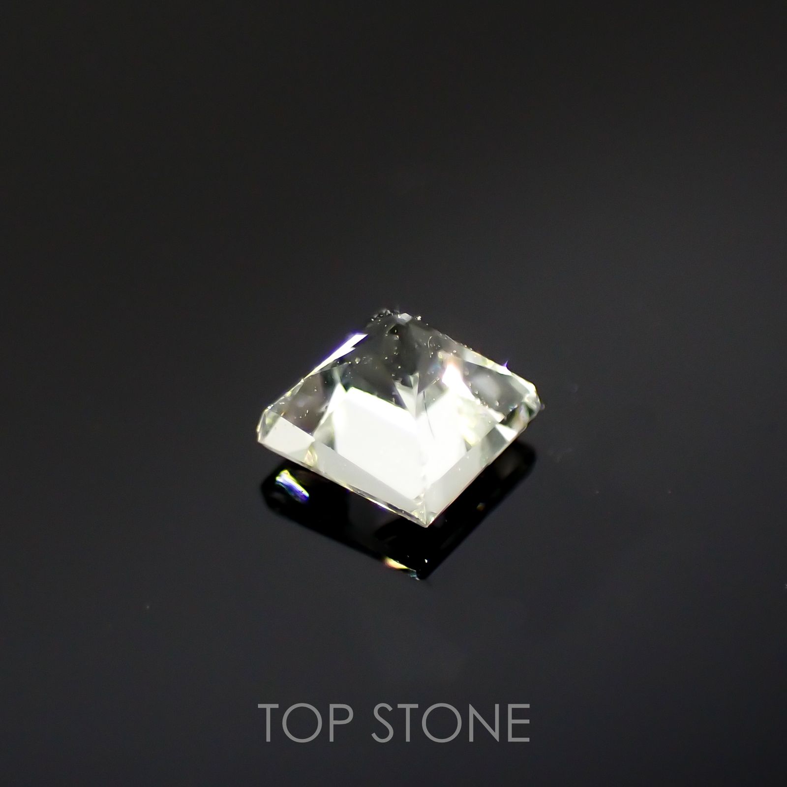 ◇プリンセスカット◇リューコガーネット(宝石名ホワイト グロッシュラー・ガーネット)ビルマ産 0.13ct 識別済[220115448]2.4x2.5mm前後