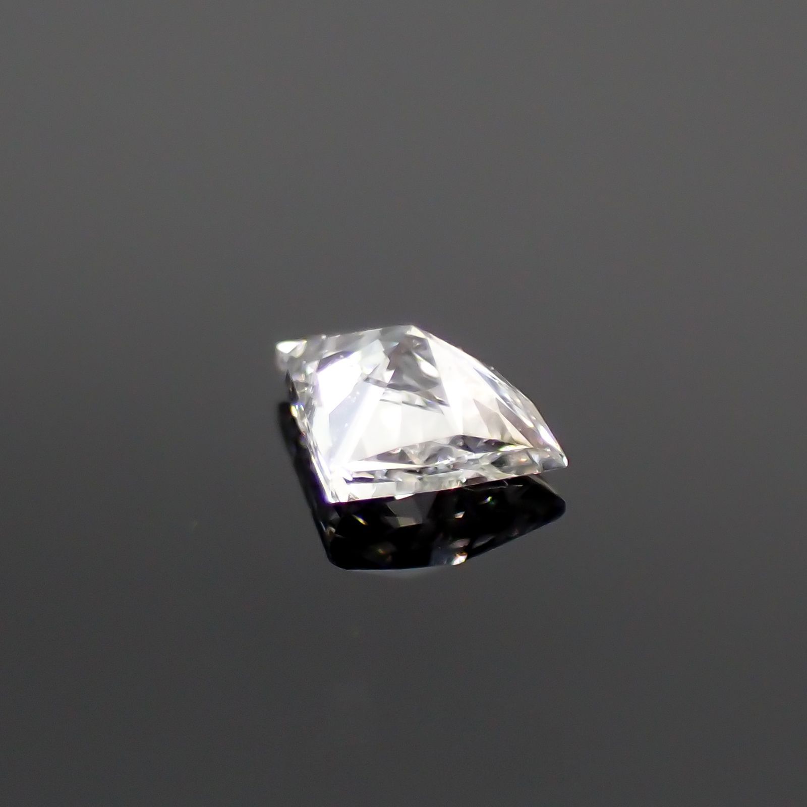 ◇ファンカット◇ダイヤモンド(宝石名ダイアモンド) 0.074ct 識別済[210913124]3.5×2.3mm前後