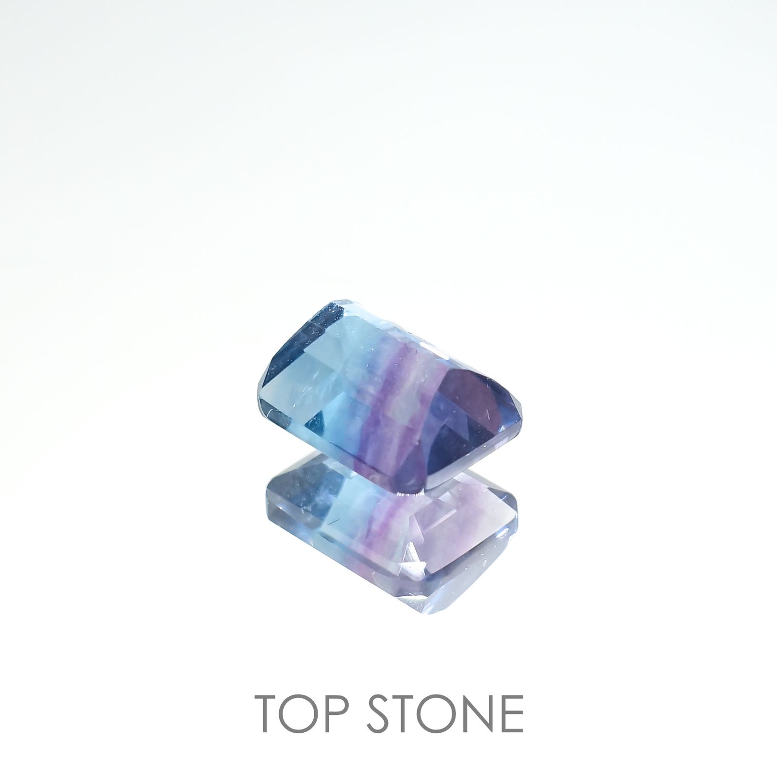 パーティカラーフローライト(宝石名フルオライト)ブラジル産 3.12ct 識別済[220115088]9x7.1mm前後