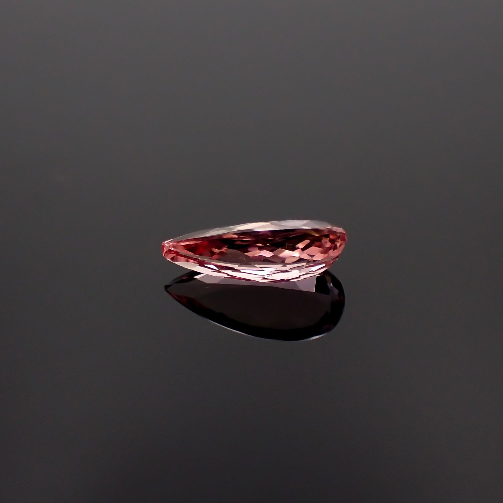 インペリアルトパーズ(宝石名トパーズ)ブラジル産 1.05ct 識別済[231024043]9.8x4.7mm前後