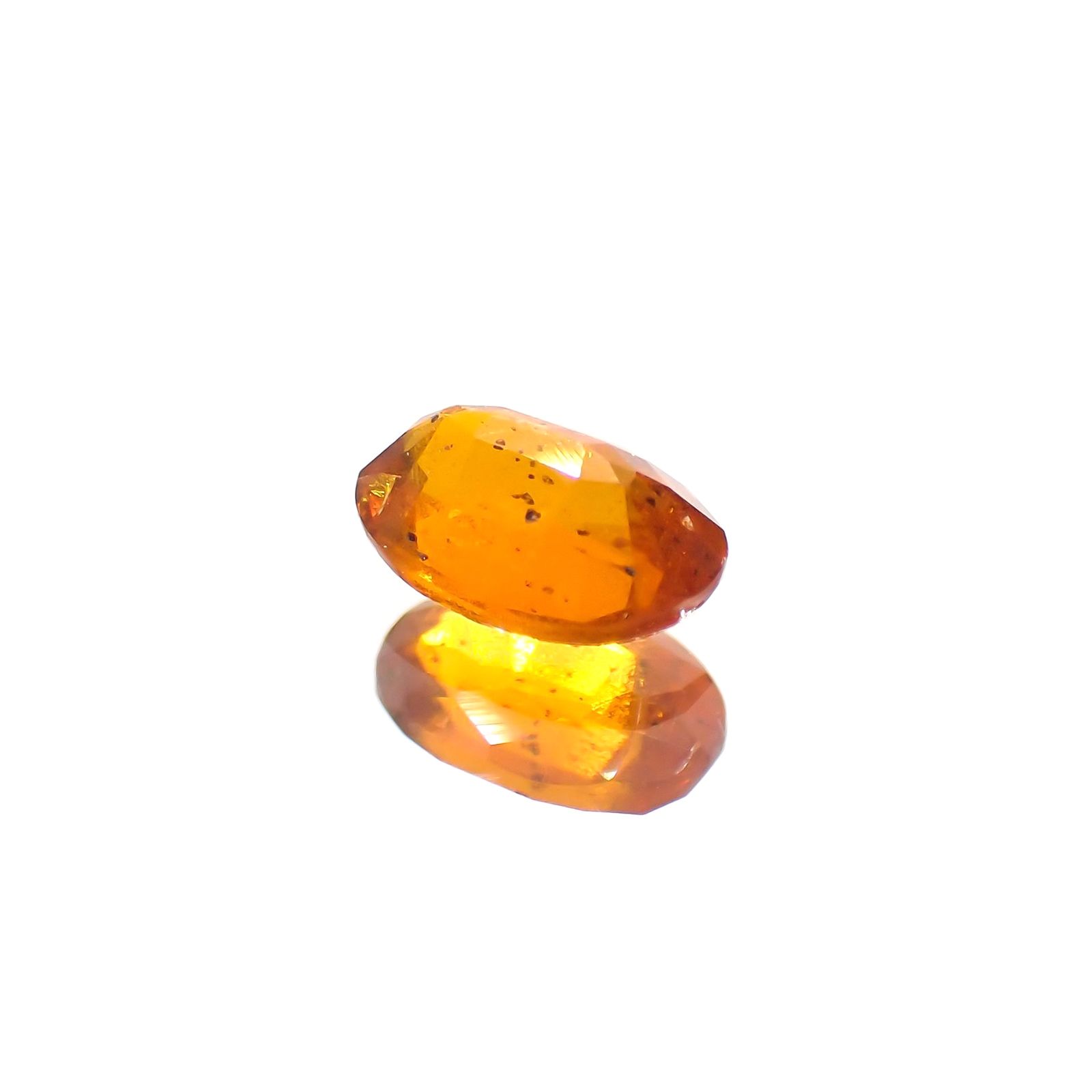 オレンジカイヤナイト(宝石名カイヤナイト) ネパール産 0.63ct 識別済[210310581]6.2×4.2mm前後