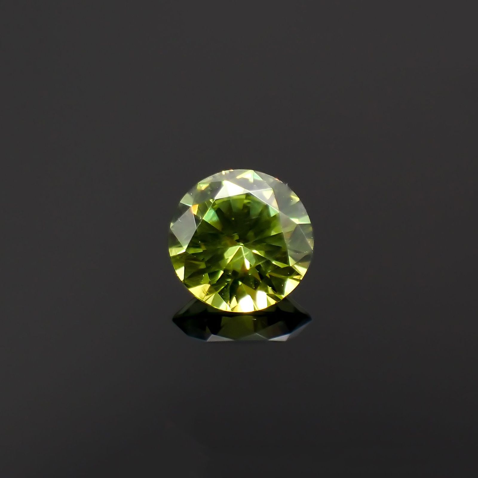 デマントイドガーネット(宝石名デマントイド・ガーネット)ロシア産 0.32ct 識別済[221219467]4.2x4.2mm前後