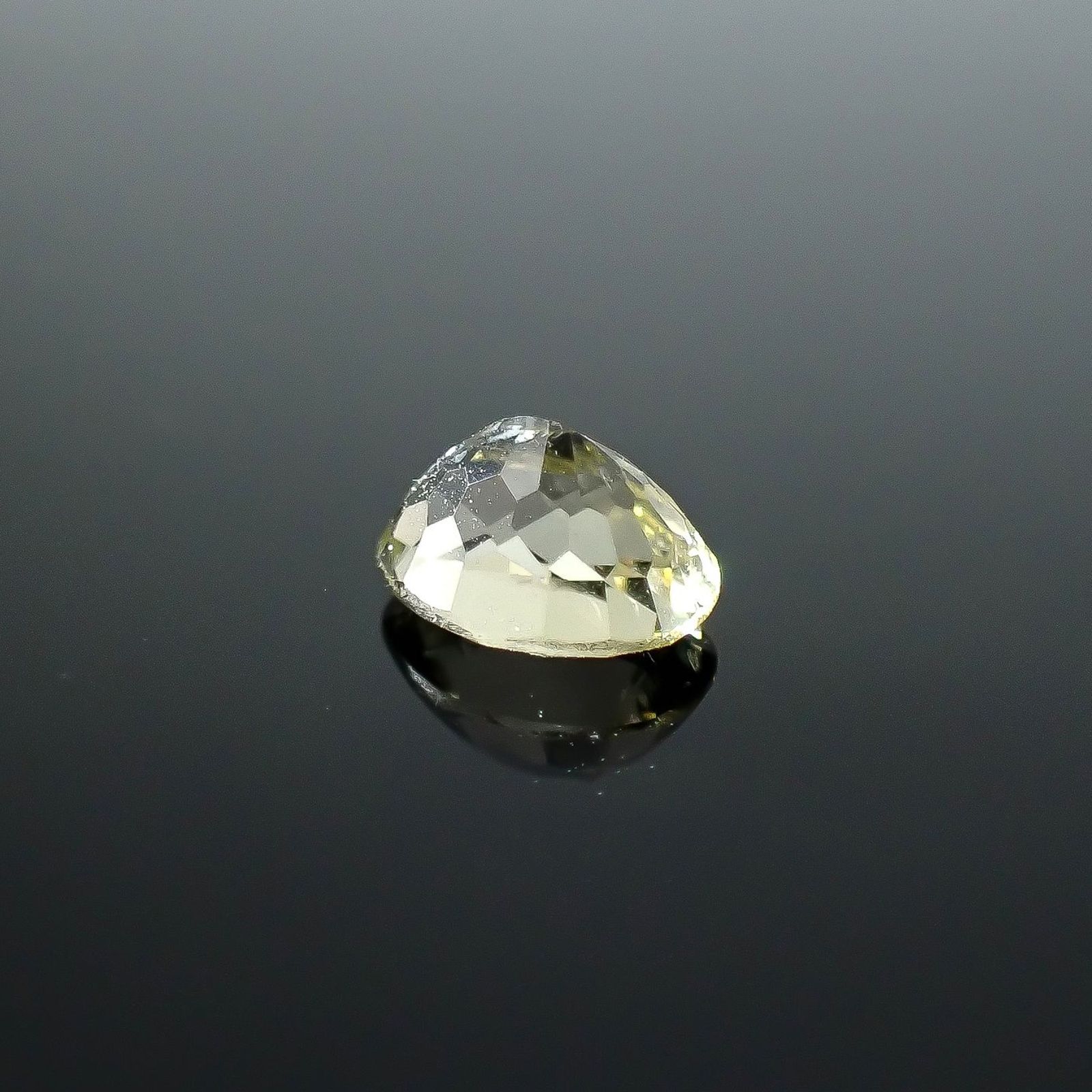 コーネルピン スリランカ産 1.15ct / 7.2x5.3mm前後 [251031233]
