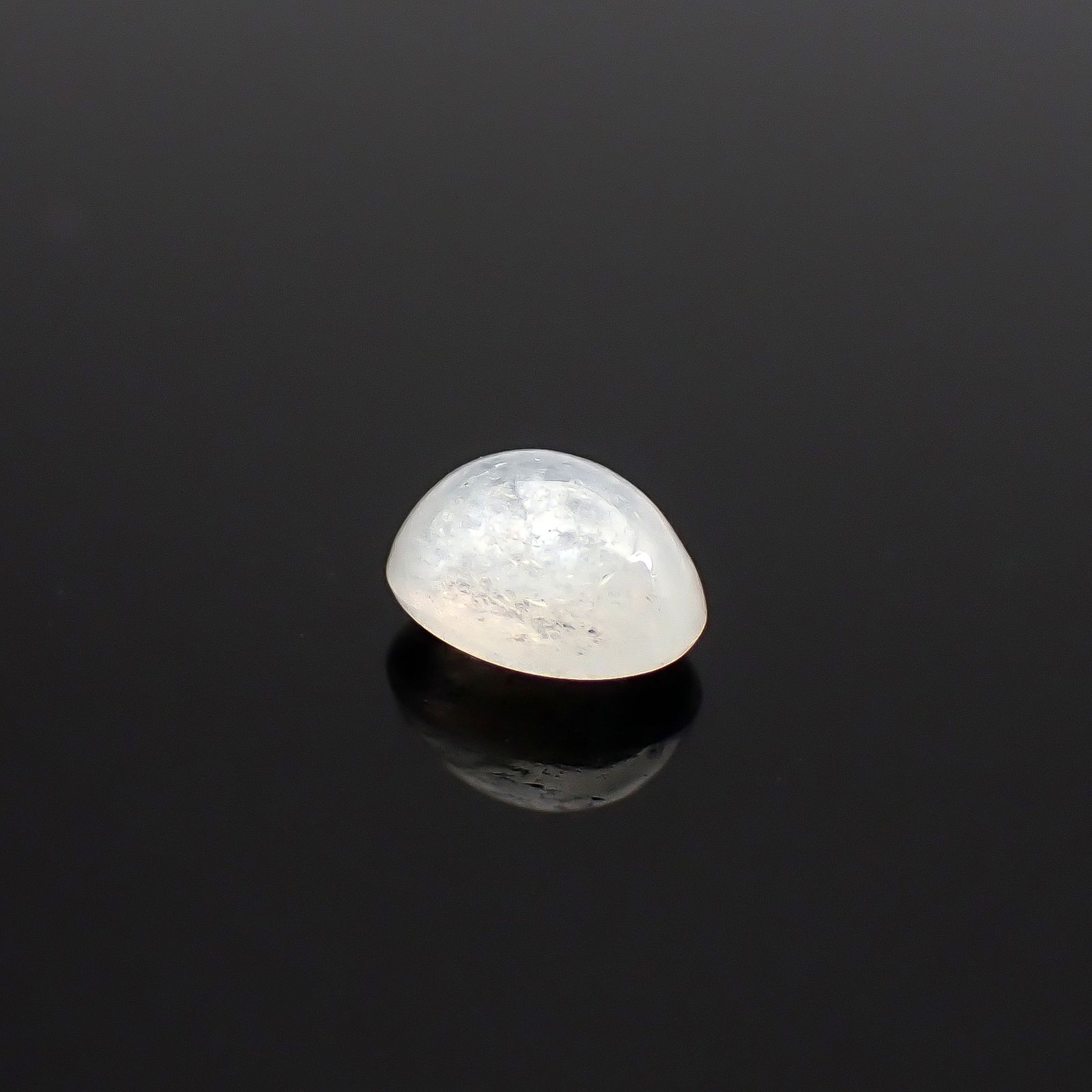 ジルコンキャッツアイ ビルマ産 0.62ct / 5x3.9mm前後 [260832884]