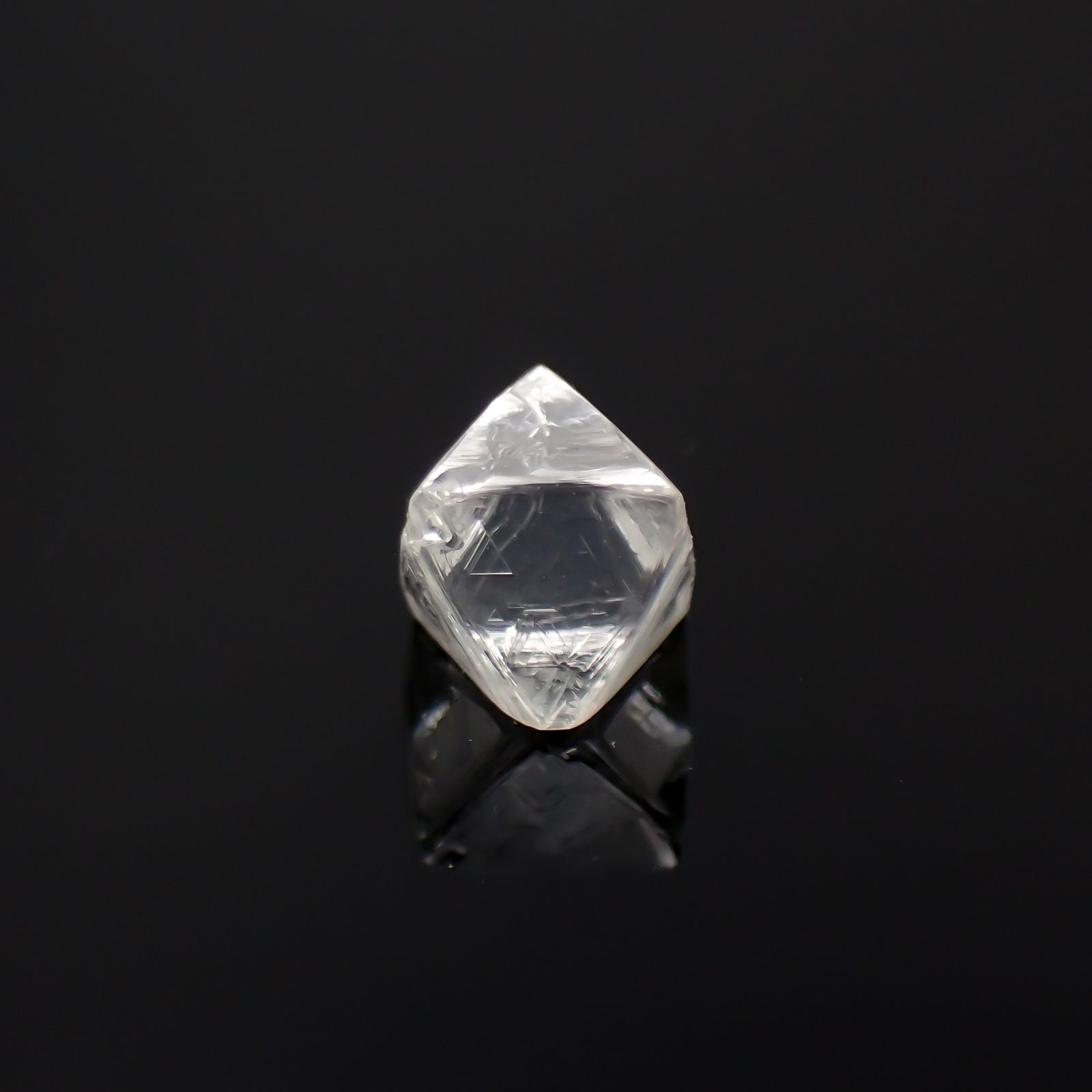 ソーヤブルダイヤモンド 原石(トライゴンあり/Trigon) ロシア産 0.59ct