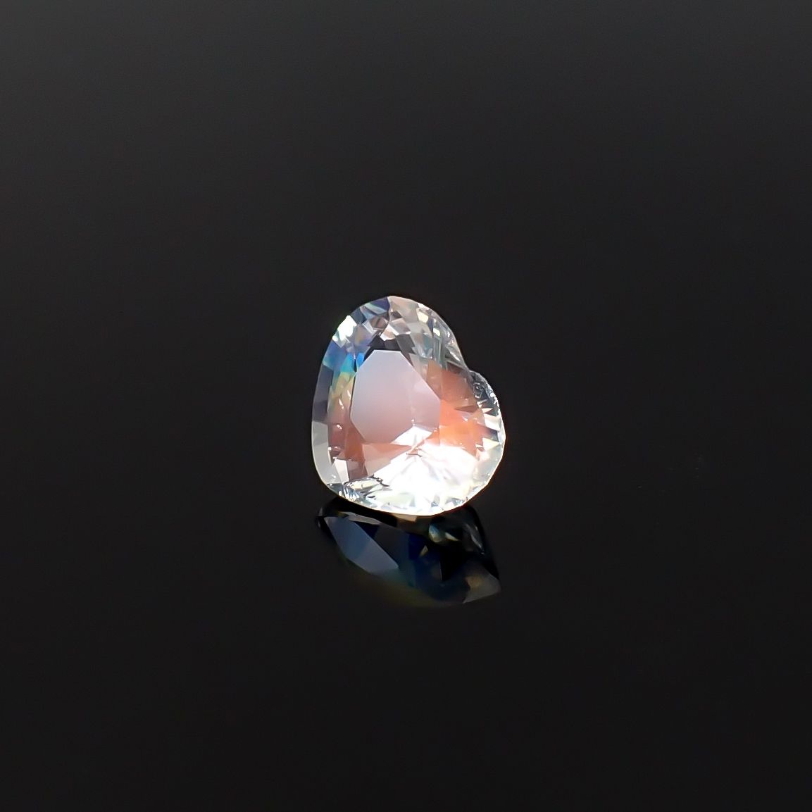 レインボームーンストーン マダガスカル産 0.77ct / 5.6x6.6mm前後 [260632376]