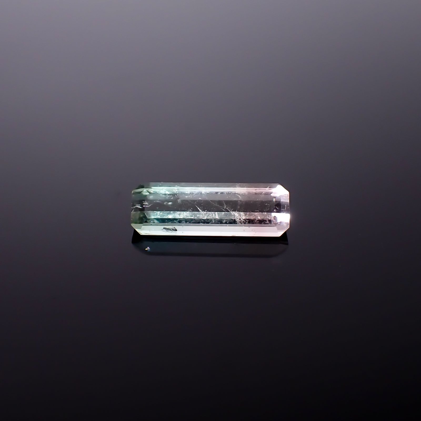 パーティカラートルマリン アフガニスタン産 1.12ct / 11.3x3.9mm前後 [260932775]