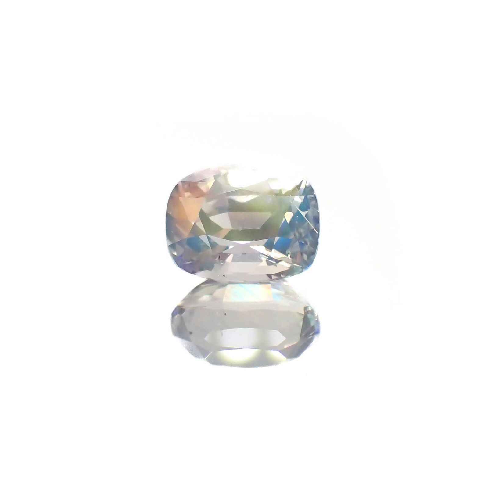 レインボームーンストーン(宝石名ラブラドライト)マダガスカル産 識別済 0.58ct / 5.6x4.4mm前後 [230119738]