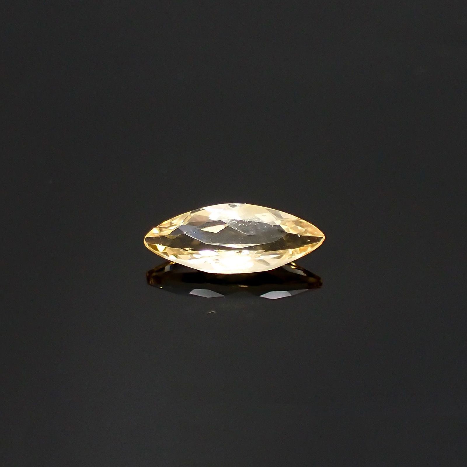 インペリアルトパーズ(宝石名トパーズ)ブラジル産 識別済 0.89ct / 10.5x4.2mm前後 [220114963]