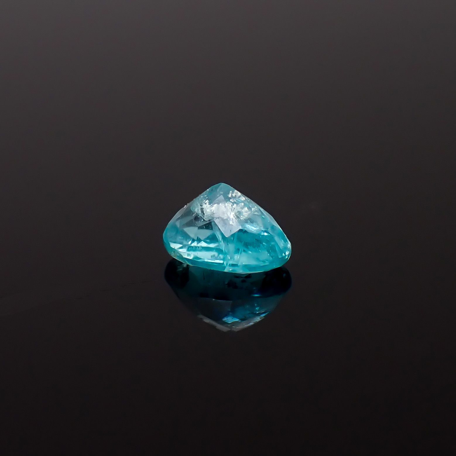 パライバトルマリン(宝石名トルマリン/別名 パライバ・トルマリン)ブラジル産 識別済 0.38ct / 5.2x3.5mm前後 [260932811]