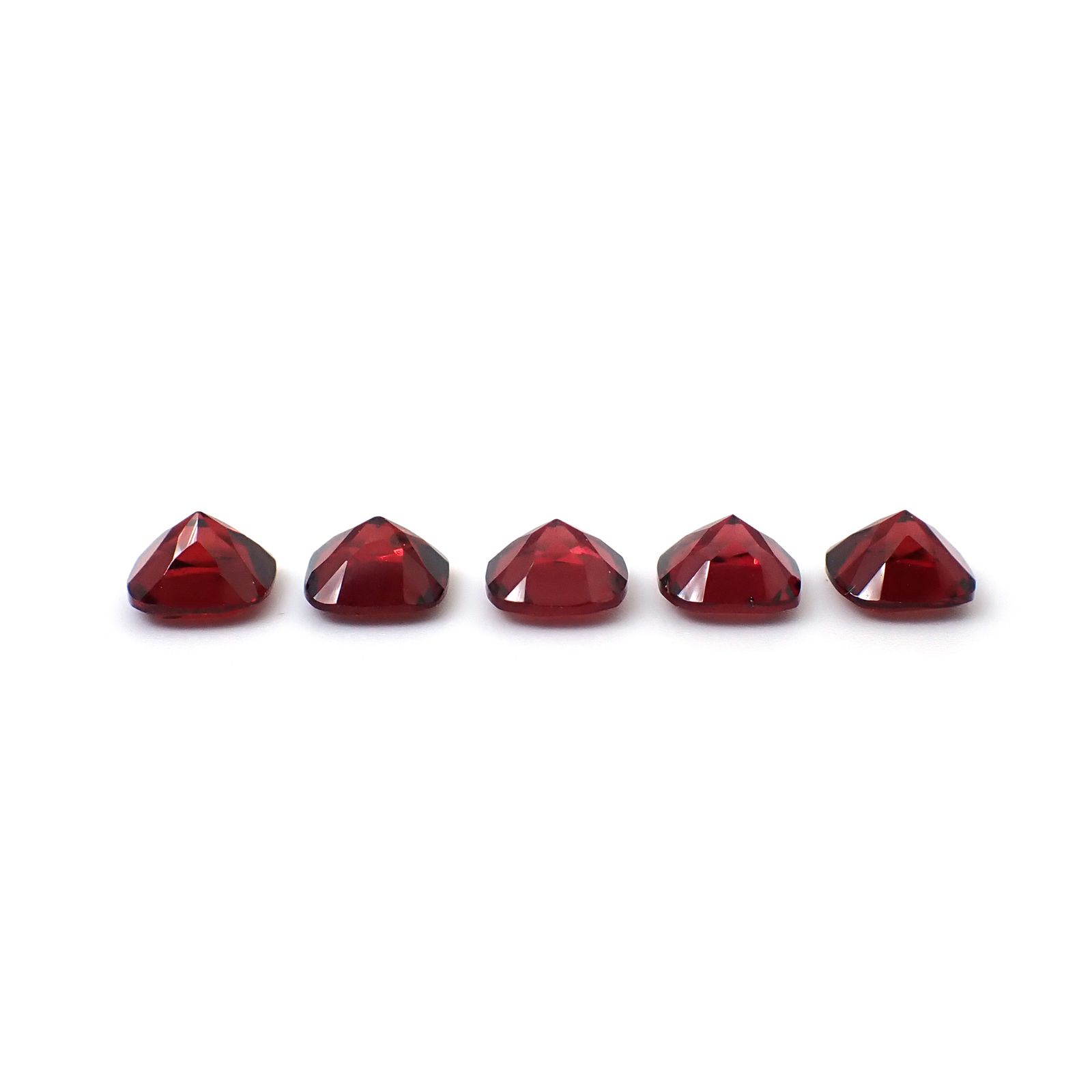 ◇ランダムセレクト◇パイラルスパイトガーネット モザンビーク産 約1.10ct / 6.1x6.1mm前後 [260532218]