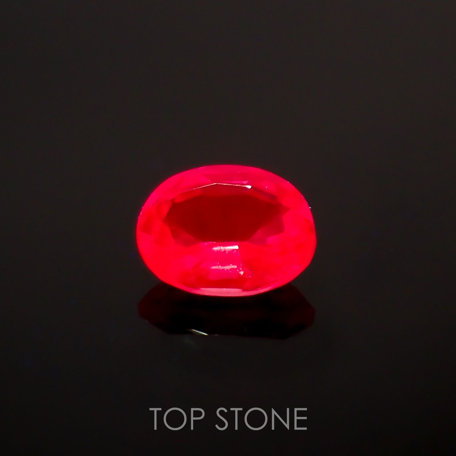 ホットピンクスピネル(宝石名ピンク・スピネル)タンザニア産 0.20ct 識別済[220114133]4x3mm前後