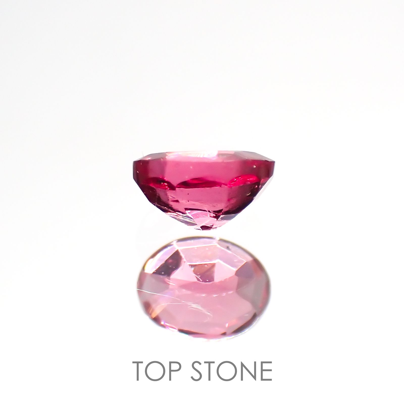 ホットピンクスピネル(宝石名ピンク・スピネル)タンザニア産 0.24ct 識別済[220114131]4x3mm前後