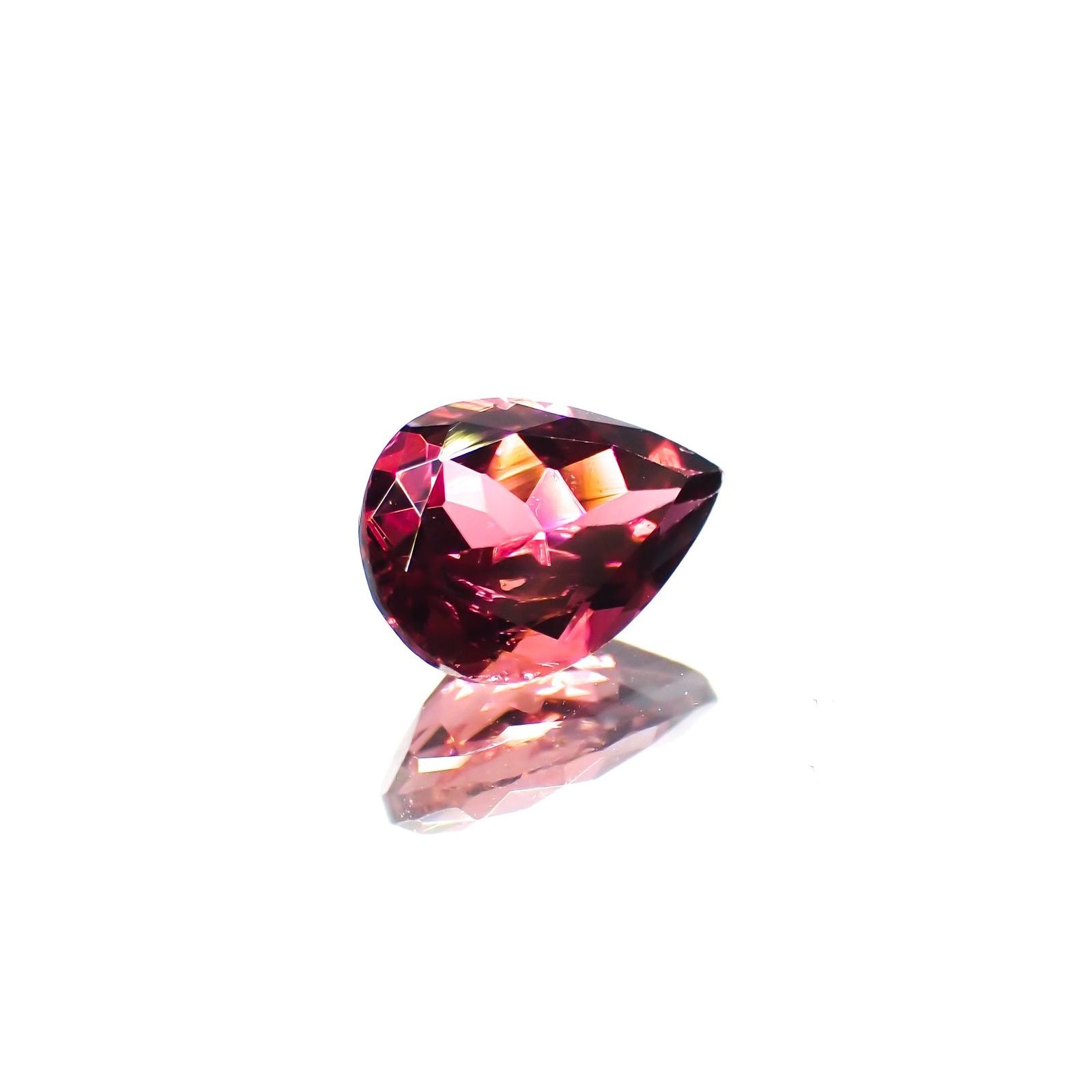 パープルトルマリン(宝石名パープル・トルマリン) ブラジル産 識別済 0.99ct / 7.9x5.9mm前後 [260313577]