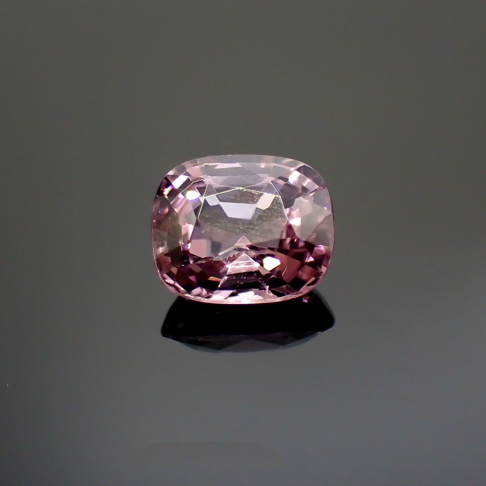 パープルスピネル(宝石名スピネル)ビルマ産 1.41ct 識別済