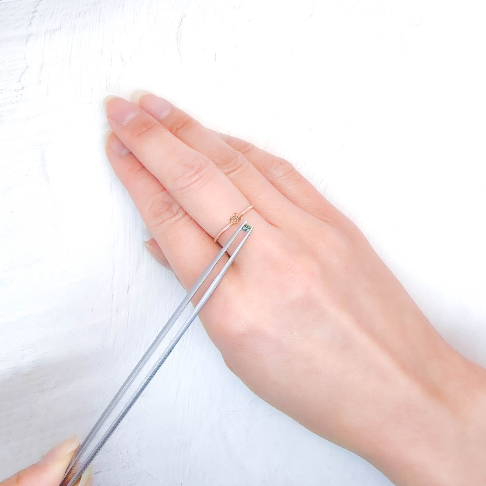 ◇プリンセスカット◇アレキサンドライト ブラジル産 EmeraldMains社製 0.082ct / 2.2x2.2mm前後 [260131577]