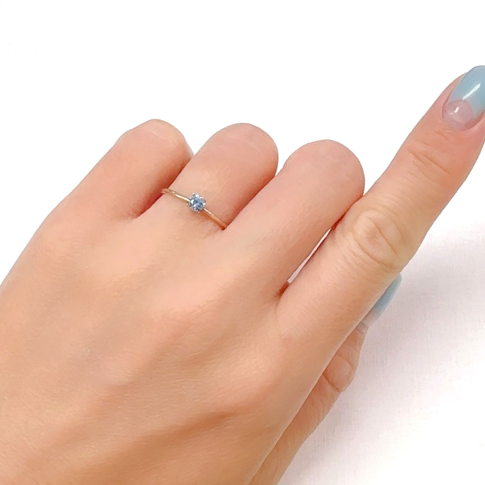 アイスブルーサファイア スリランカ産 0.19ct[240828658]3.5x3.5mm前後