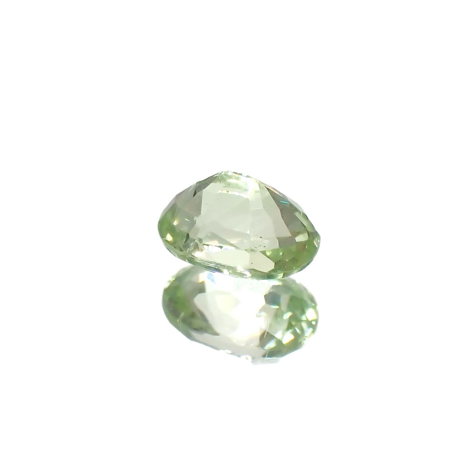 ミントガーネット(宝石名ガーネット)タンザニア産 識別済 0.66ct / 5.8x4mm前後 [251023064]