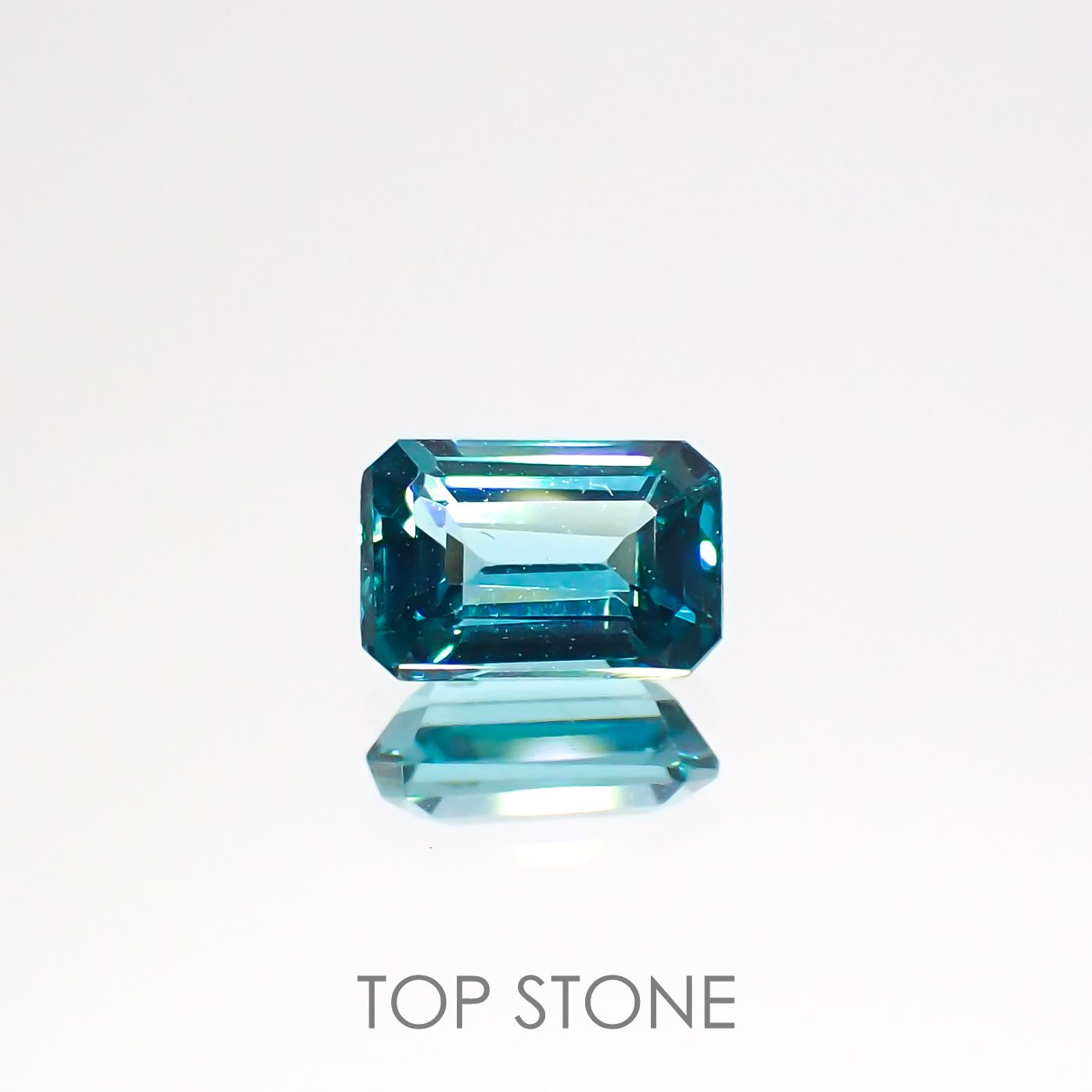 ブルーグリーンアパタイト(宝石名アパタイト)マダガスカル産 0.53ct 識別済[220616660]5.7x3.8mm前後