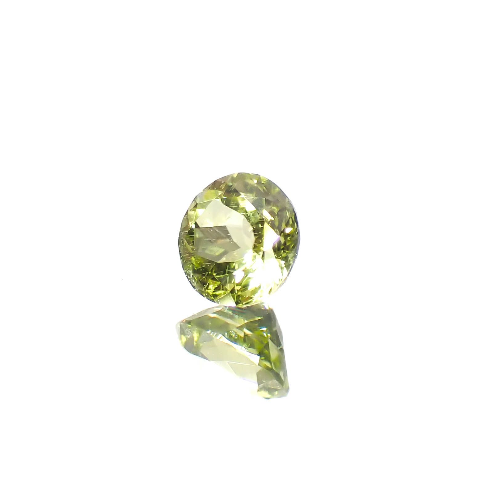 パラサイティックペリドット 採取地：インドネシア・ジェパラ 0.24ct [250730747]3.7x3.7mm前後