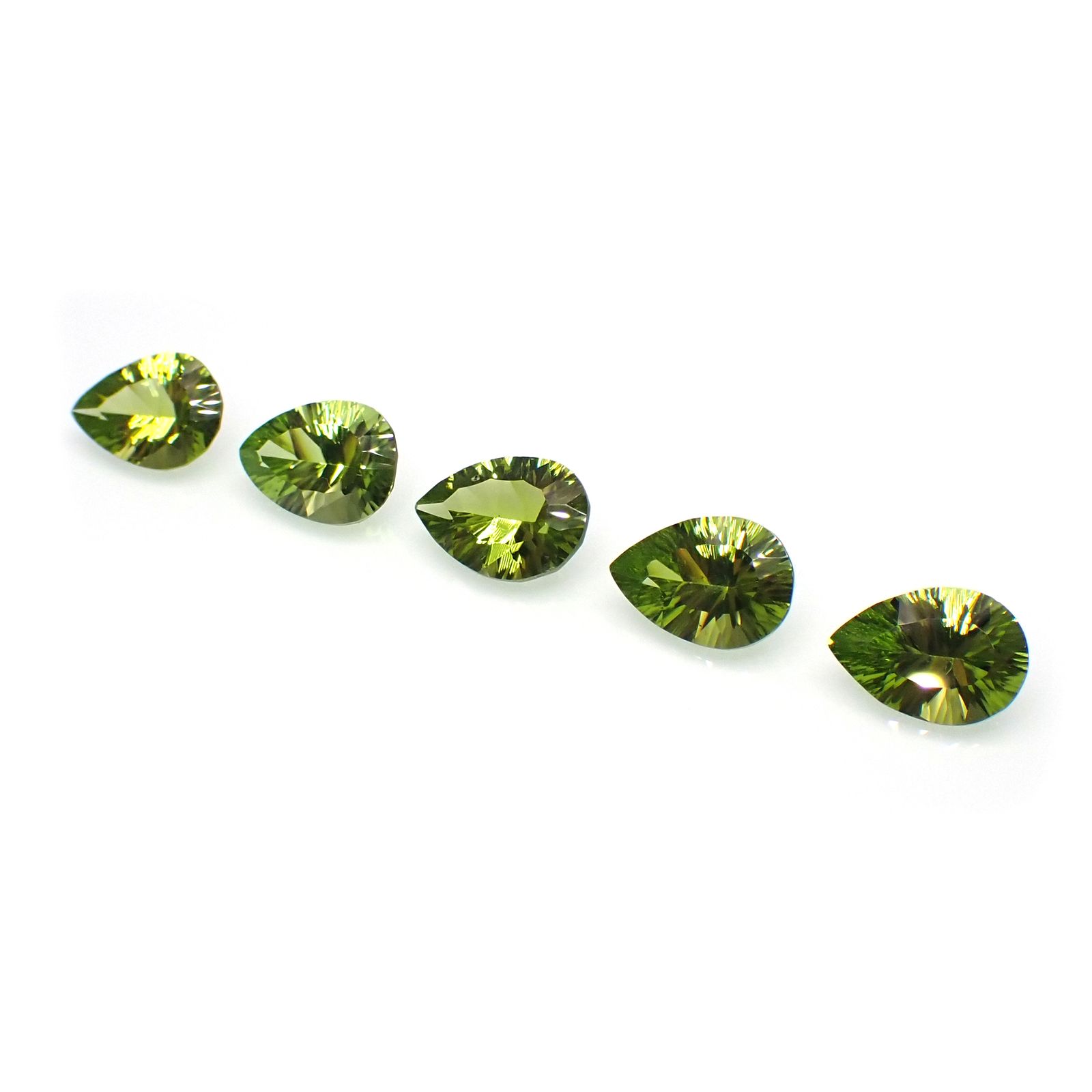 <ランダムセレクト1個販売>◇コンケーブカット◇ペリドット 中国産 約1.70-2.10ct[230722581]10x7mm前後