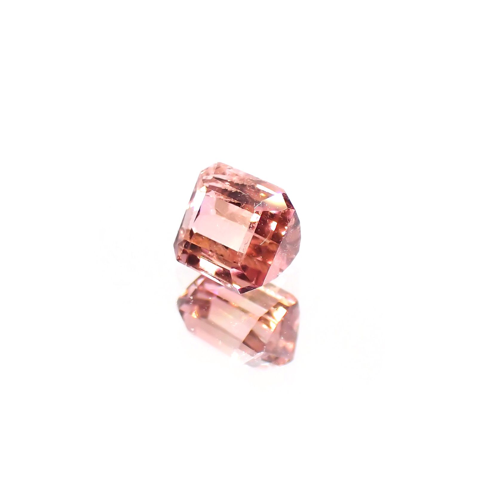 ローズピンクトルマリン(宝石名ピンク・トルマリン)ブラジル/アフリカ産 0.65ct 識別済[220114856]4.6x4.4mm前後