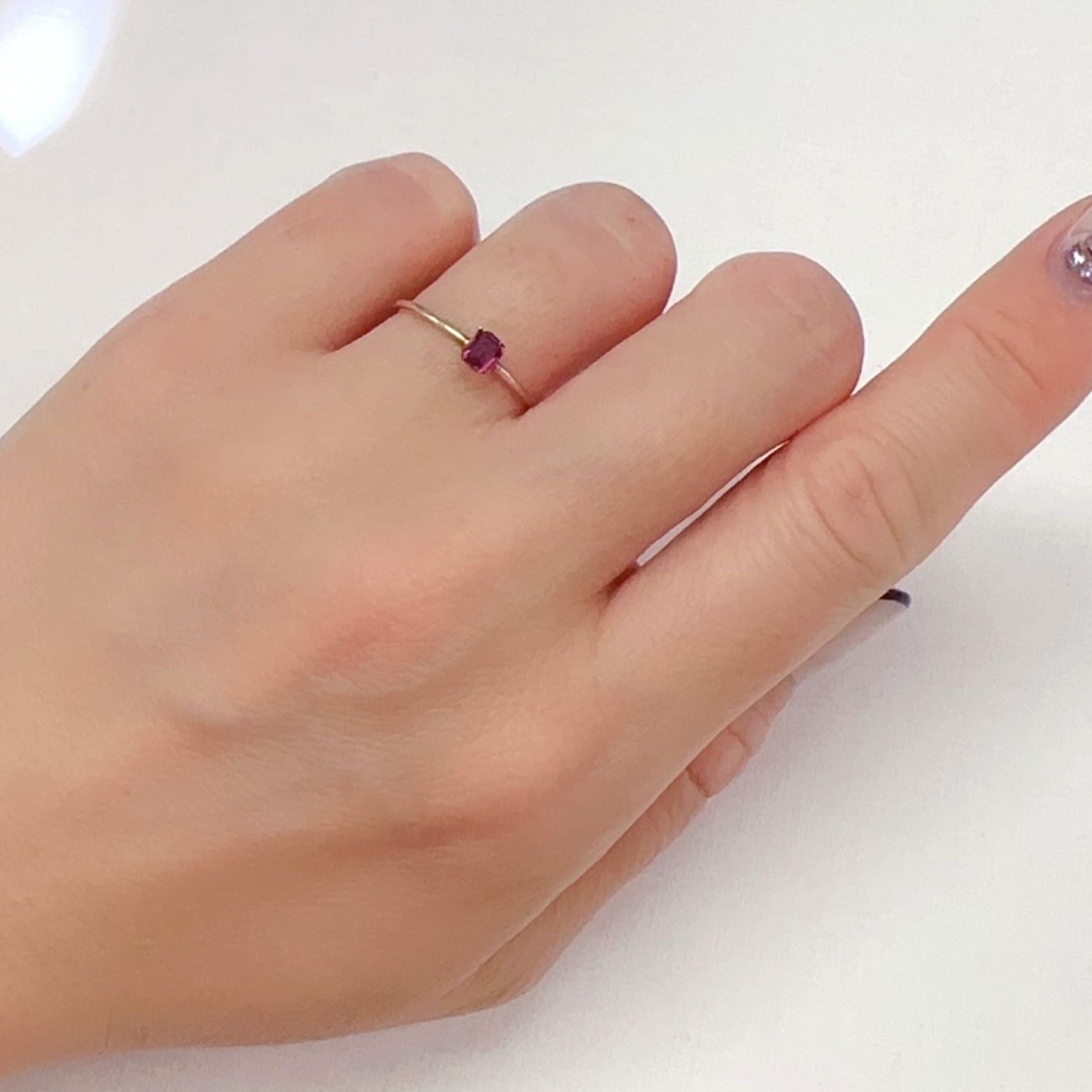 バーガンディーサファイア(宝石名サファイア)タンザニア産 0.29ct 識別済[240226290]3.8x3mm前後