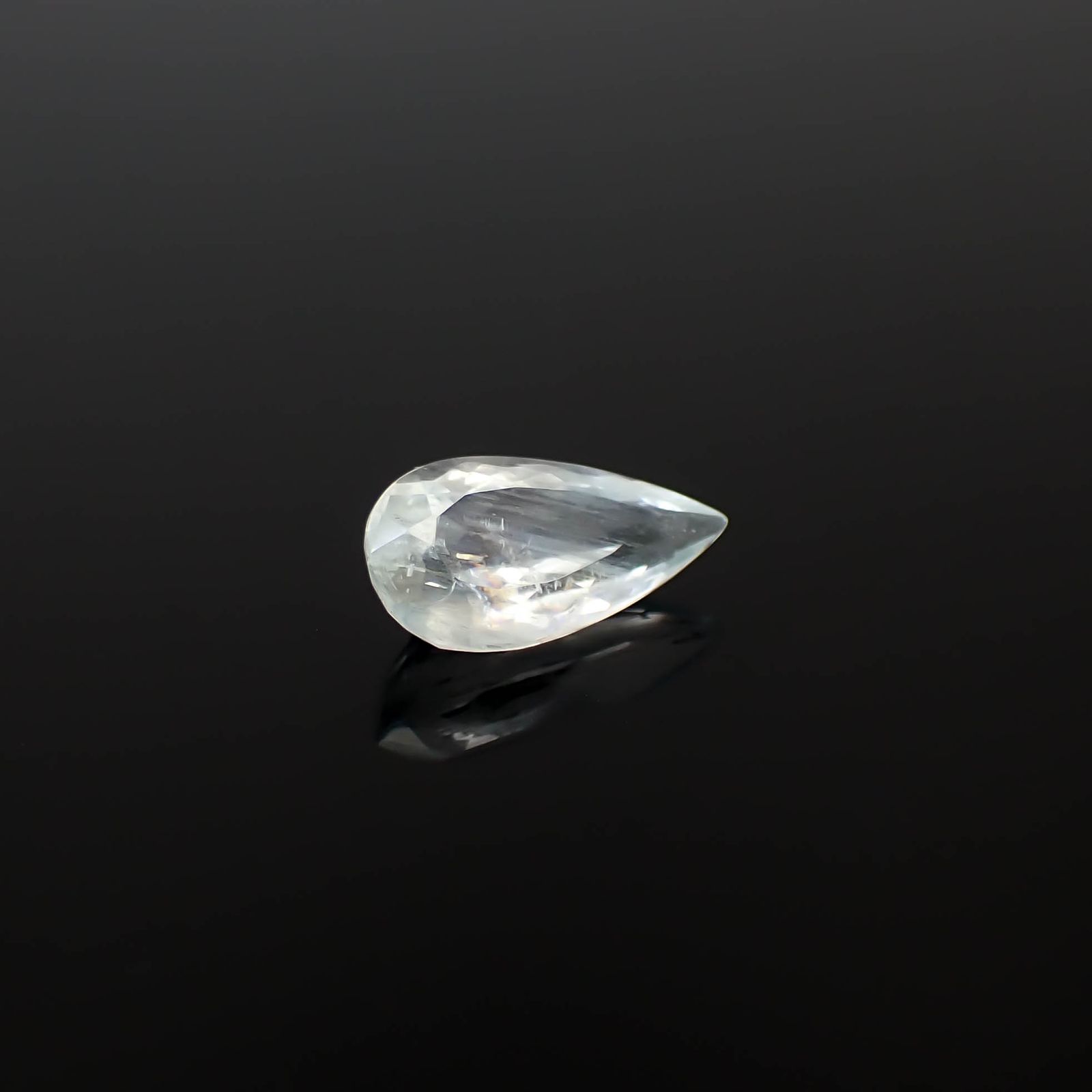 レインボーアクアマリン ブラジル産 2.18ct [250330145]12.5x6.5mm前後