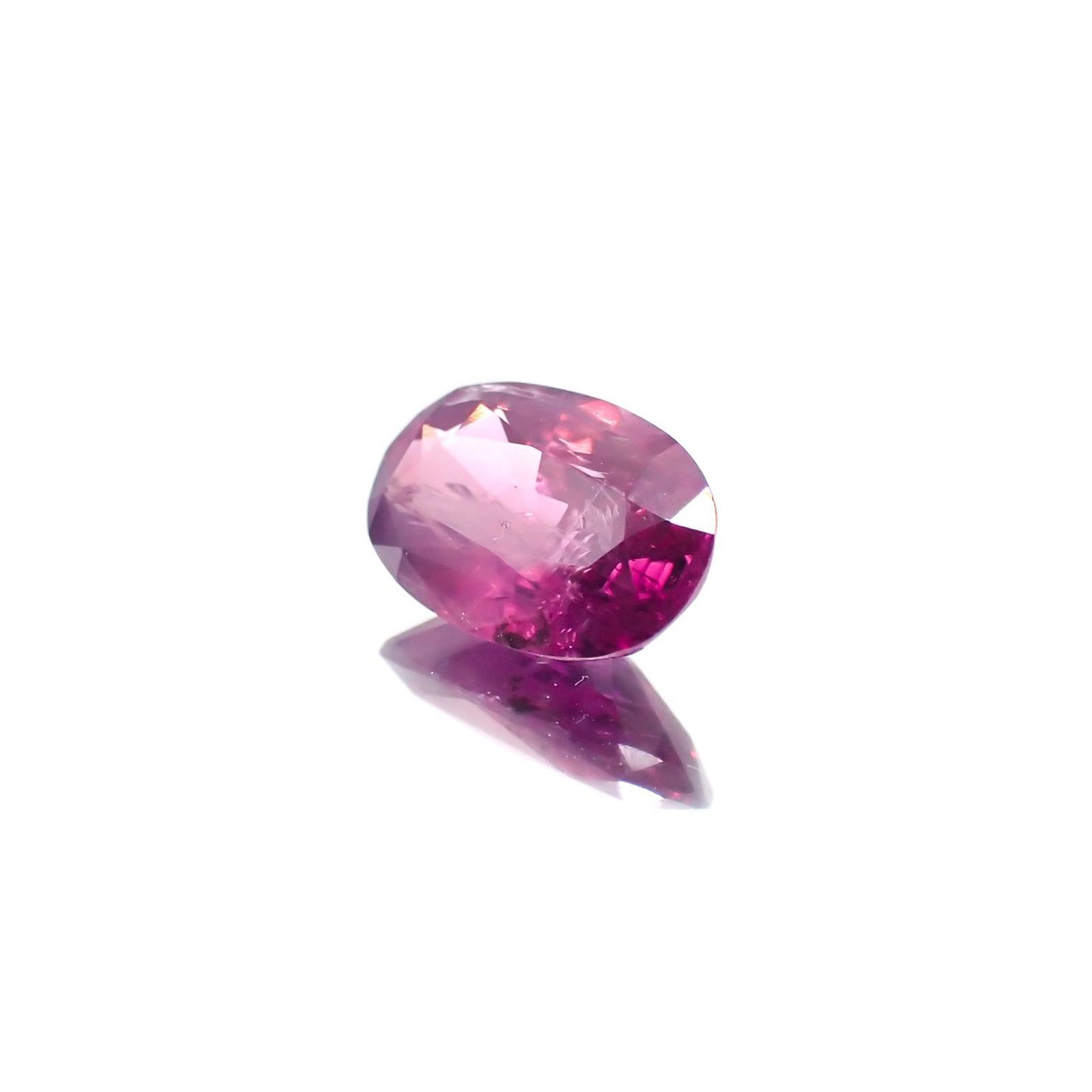 パープルサファイア(宝石名パープル・サファイア) カシミール産 1.700ct ソ付(彩珠)[20127300]9.2×6.2mm前後