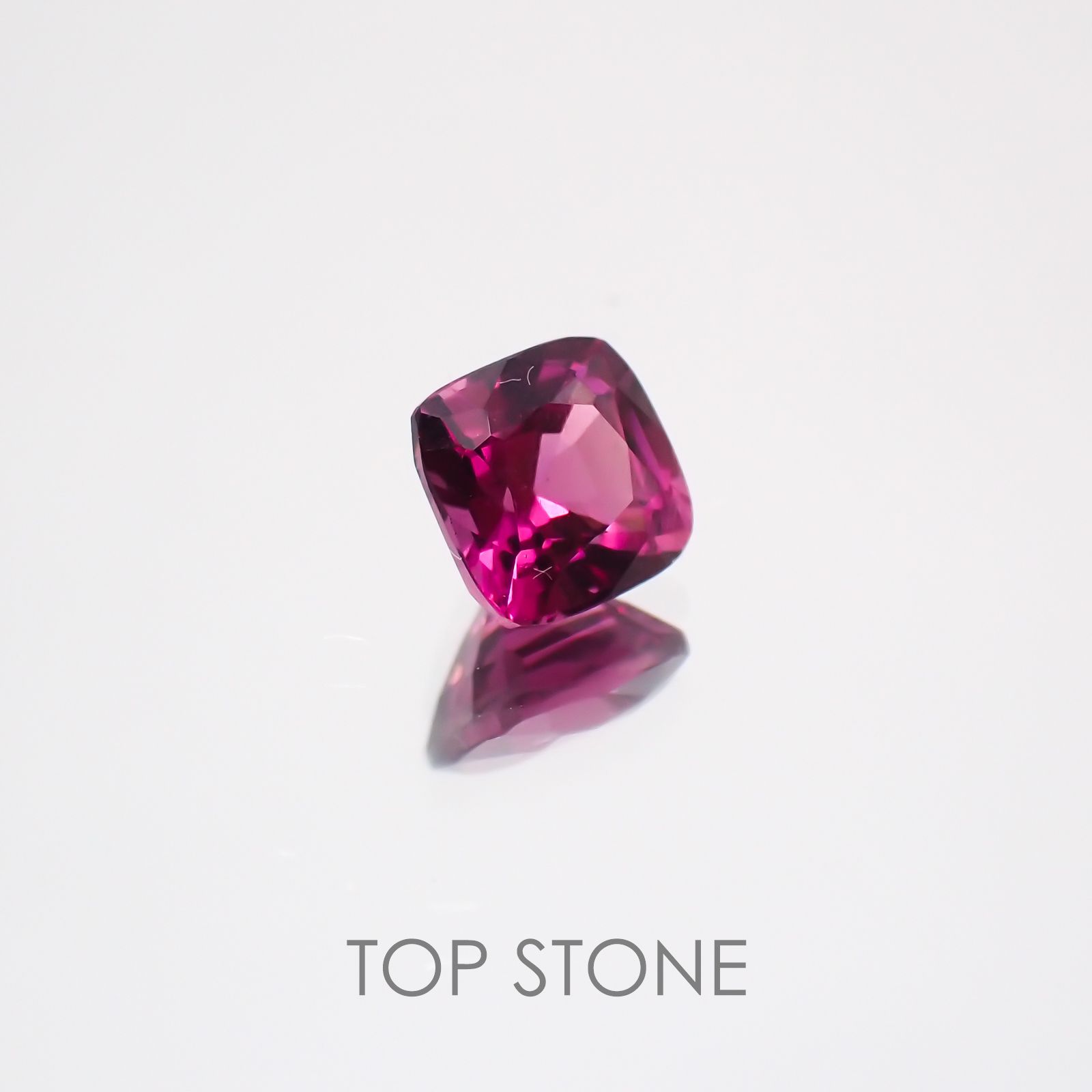 グレープガーネット ブラジル産 ルース 0.66ct[21069697]4.6×4.6mm前後