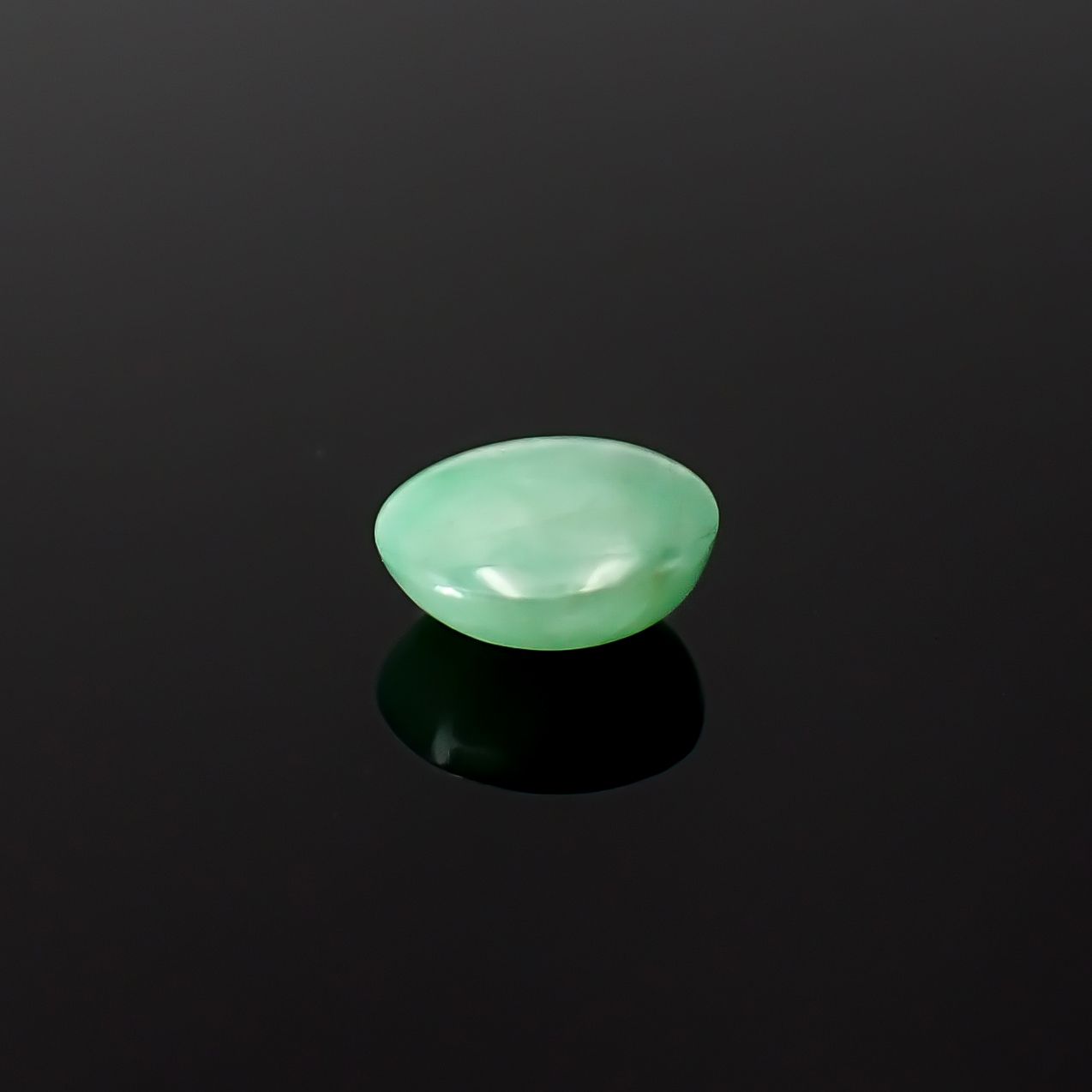 翡翠 ビルマ産 0.84ct / 6.4x5.3mm前後 [260532112]