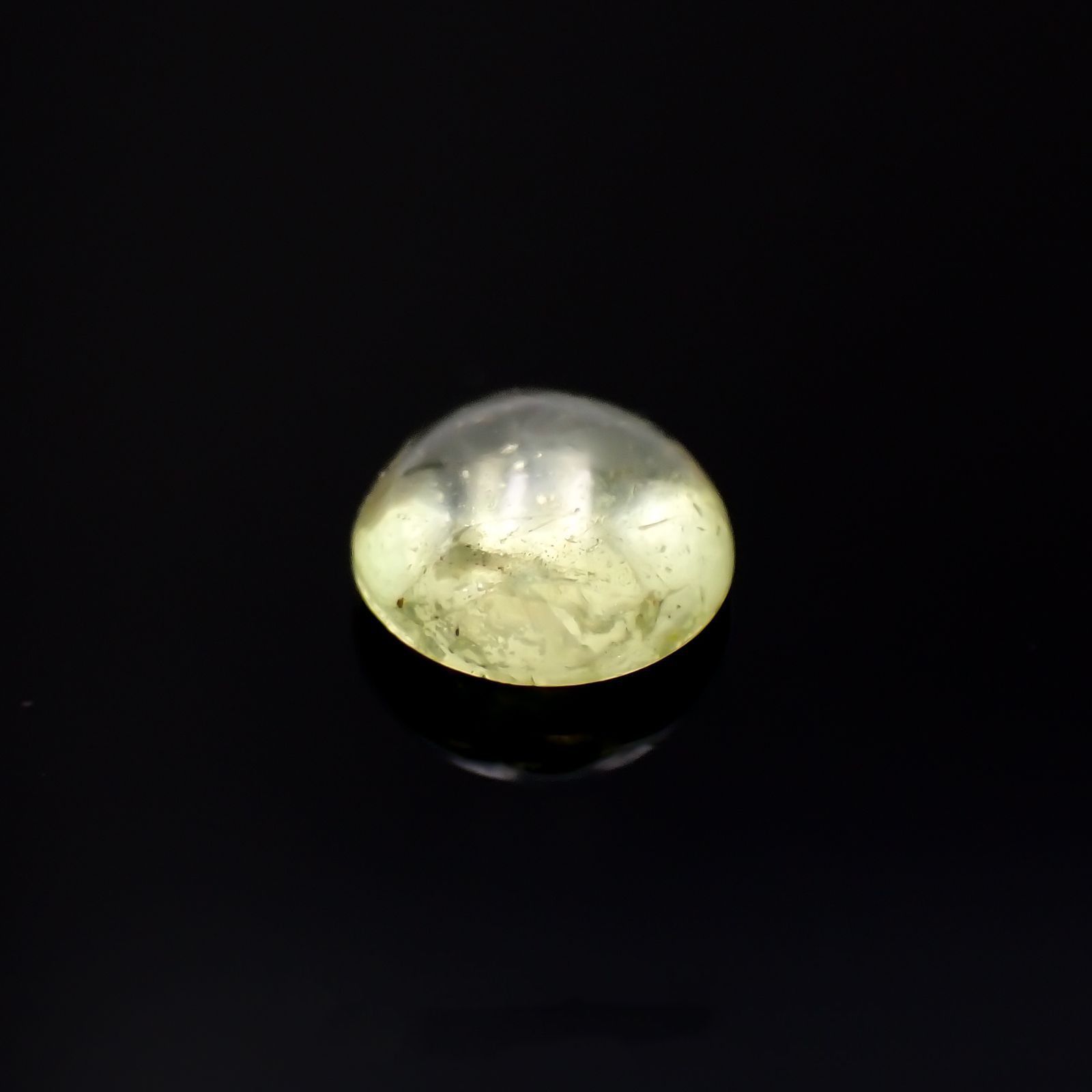 クリソベリルキャッツアイ スリランカ産 0.29ct / 3.9x3.9mm前後 [260118251]
