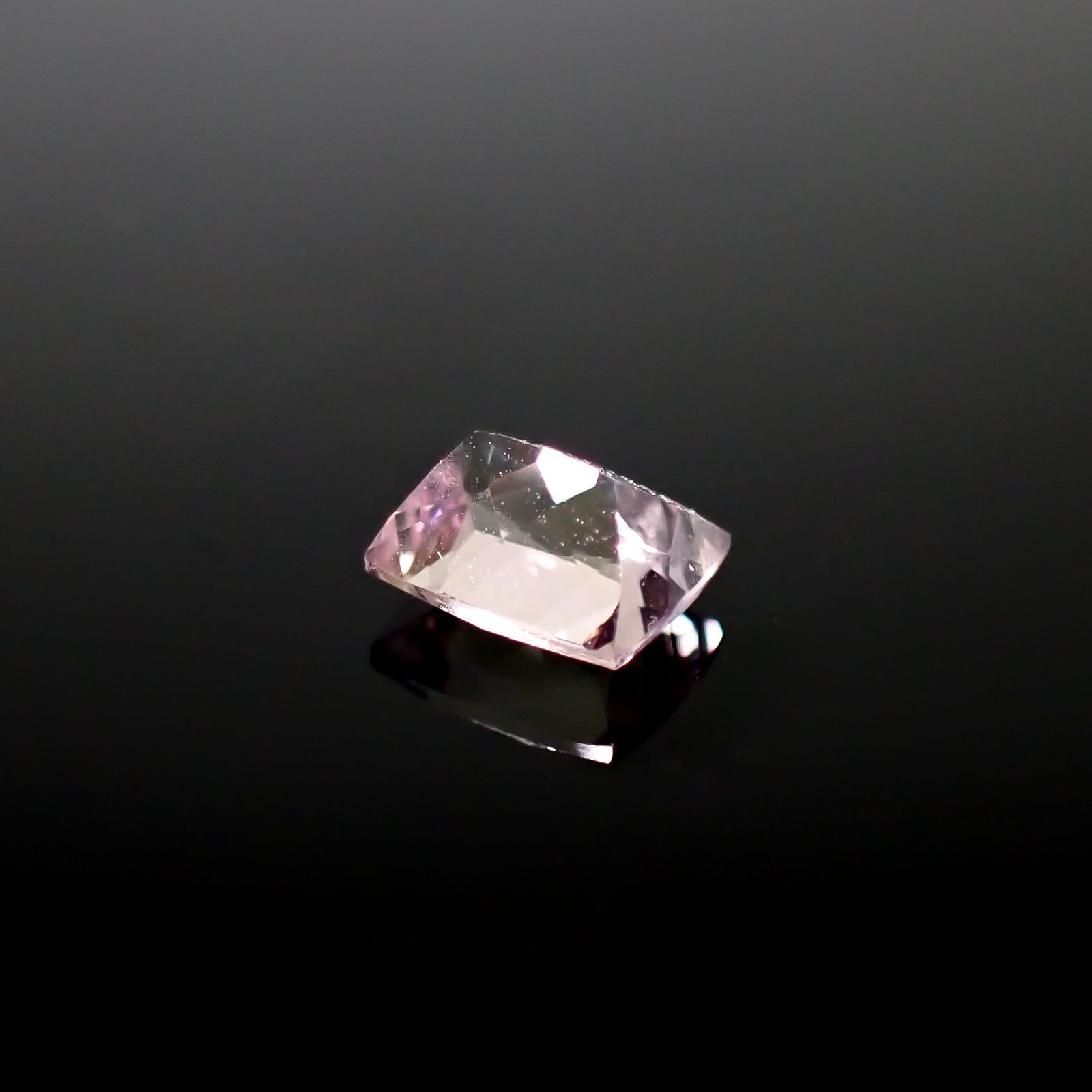 ピンクゾイサイト(宝石名ピンク・ゾイサイト)タンザニア産 0.921ct ソ付(彩珠)[241129501]6x5mm前後